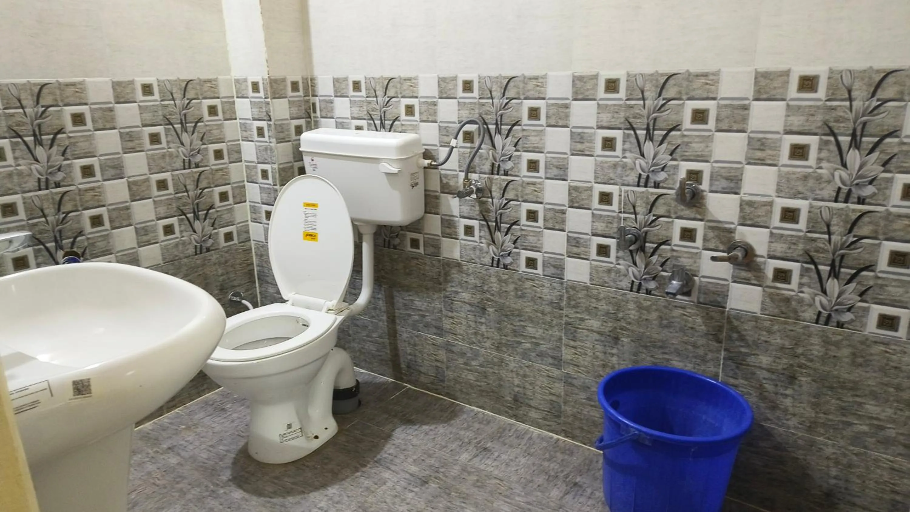Toilet in Nain Guest House