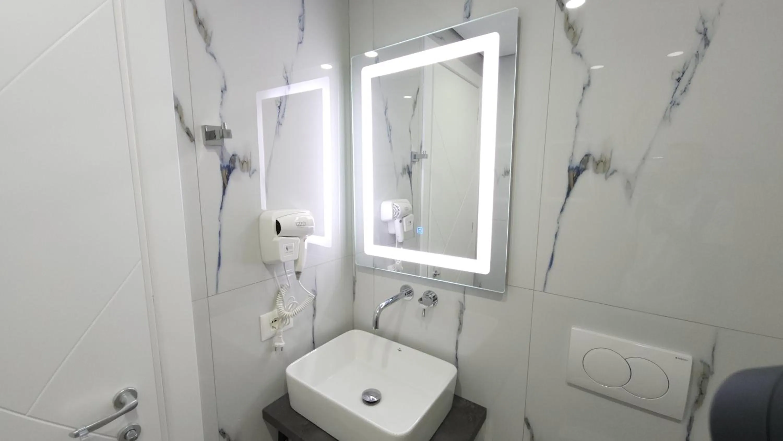 Shower in Noa Boutique Hotel