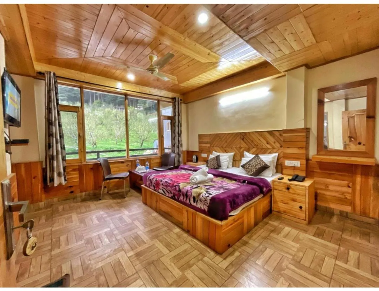 Bed in Hotel Him Paradise, Manali