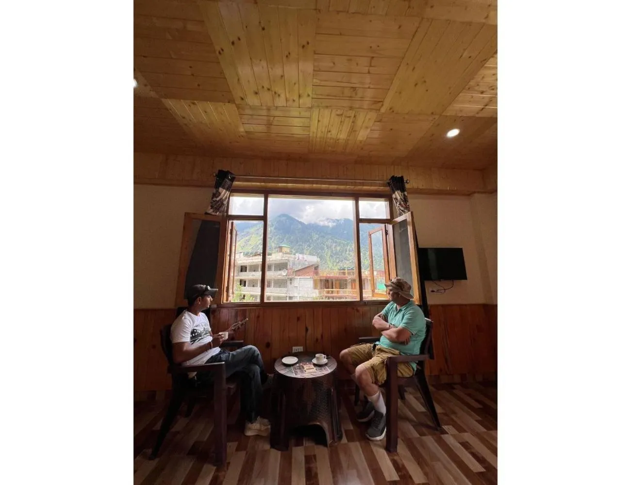 People in Hotel Him Paradise, Manali