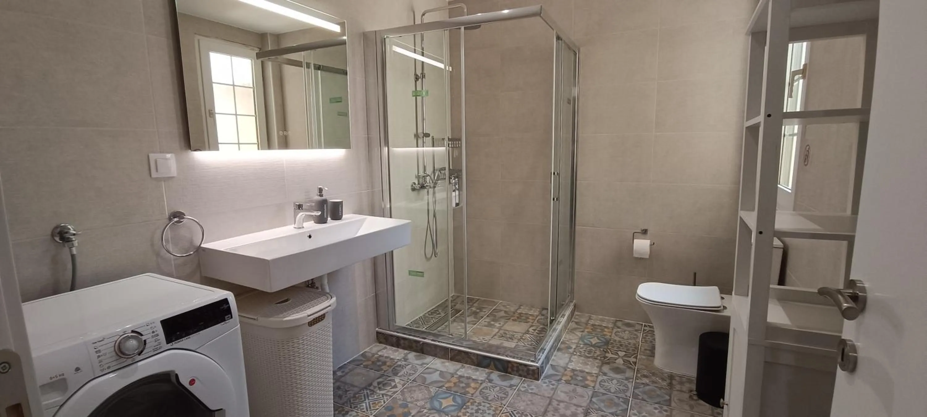 Artemis Plaza Suites