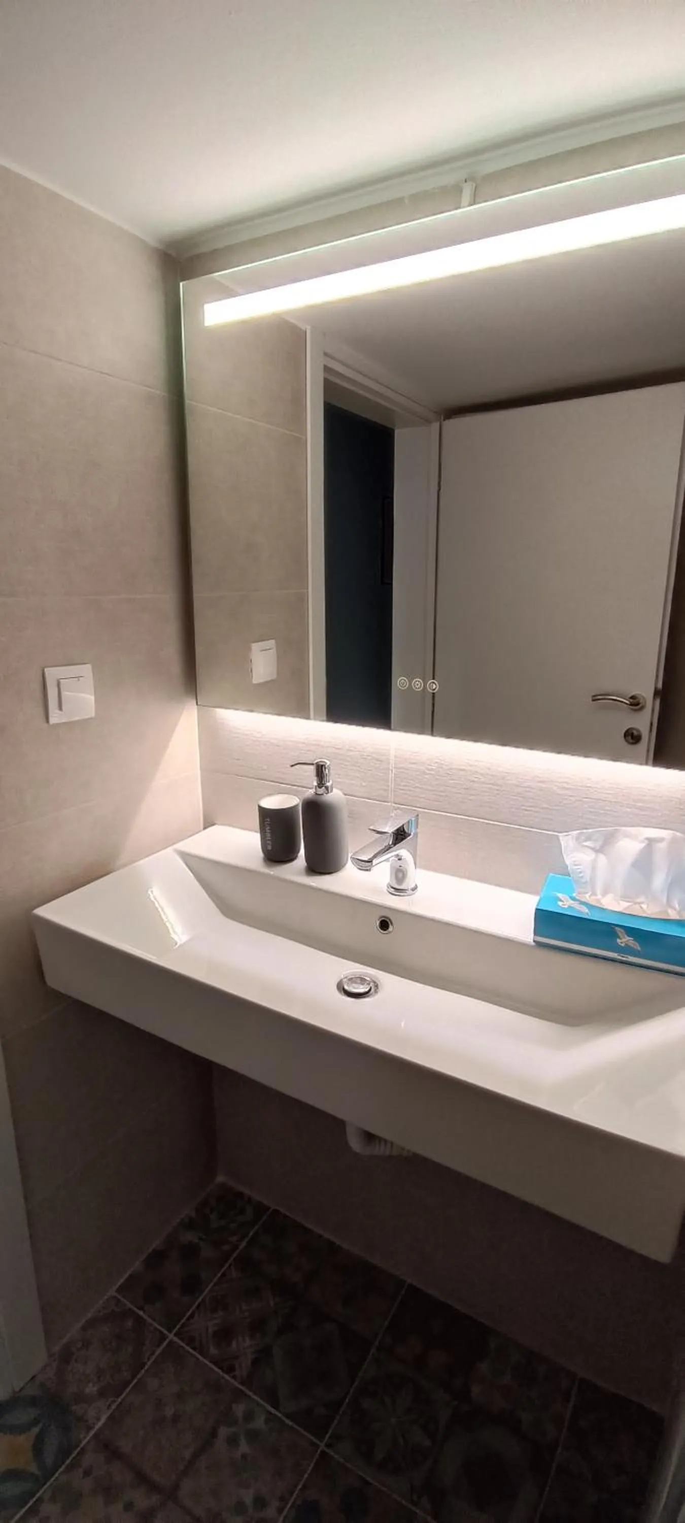 Artemis Plaza Suites