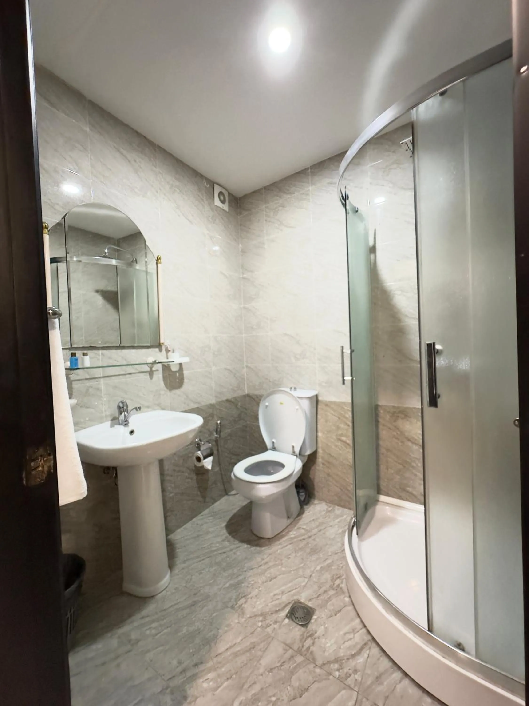 Toilet in RoseMary Inn