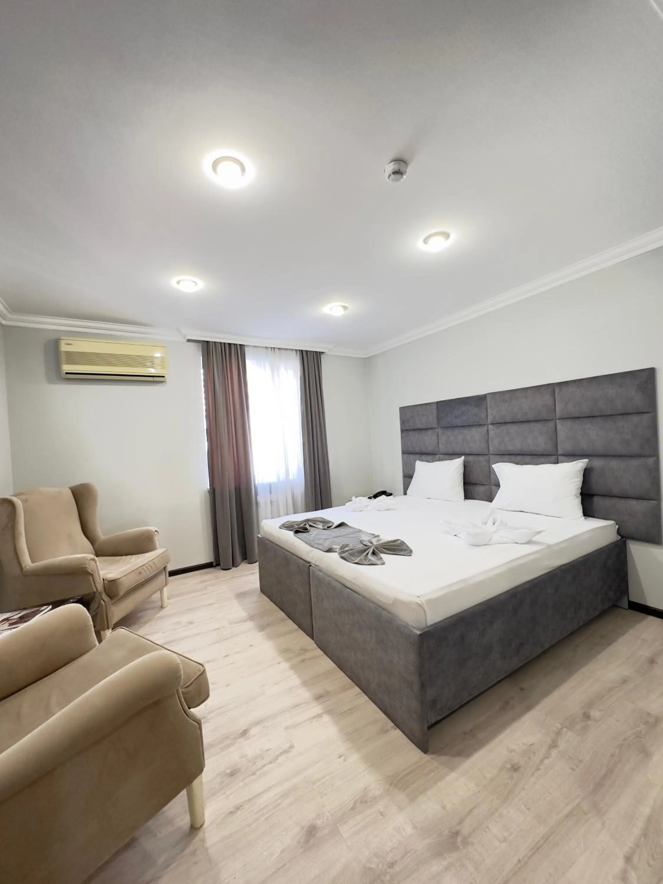 Photo of the whole room, Bed in RoseMary Inn