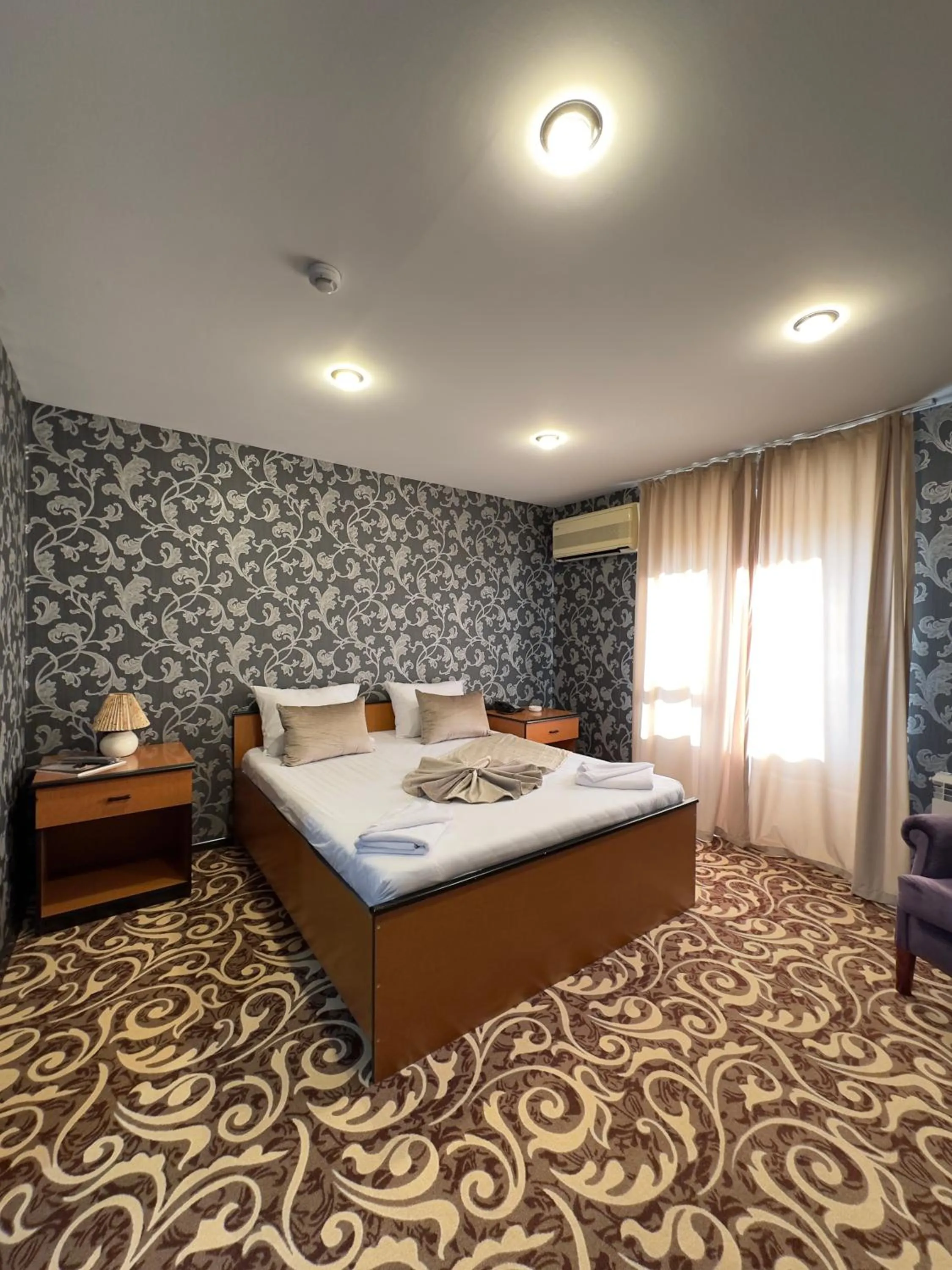 Photo of the whole room, Bed in RoseMary Inn