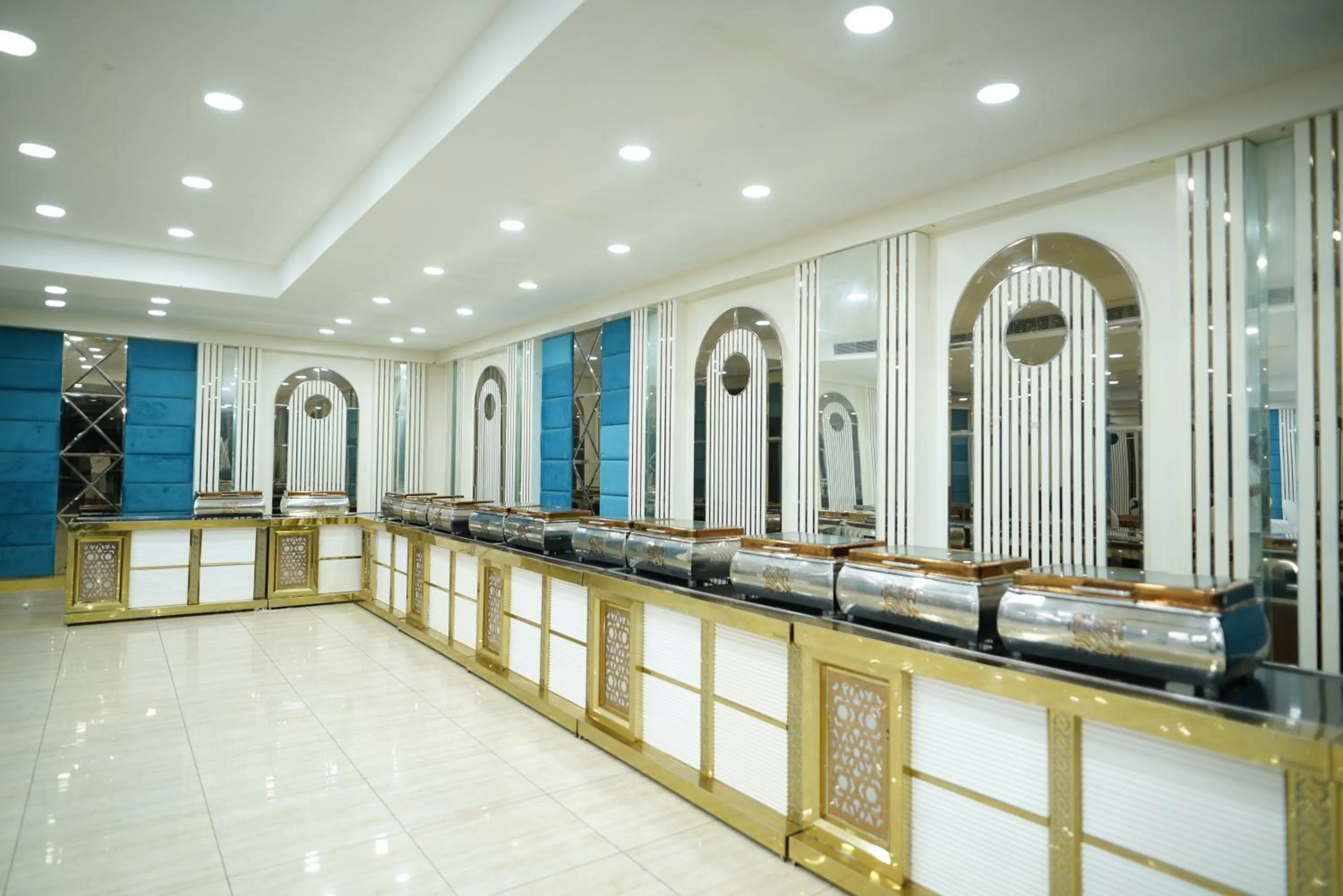 Buffet breakfast in Golden Hut, Derabassi