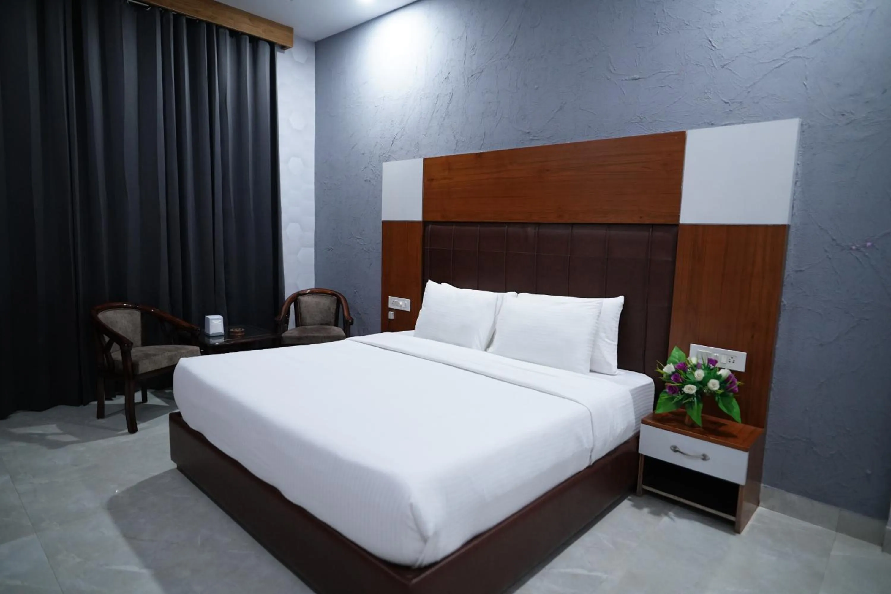 Bed in Golden Hut, Derabassi