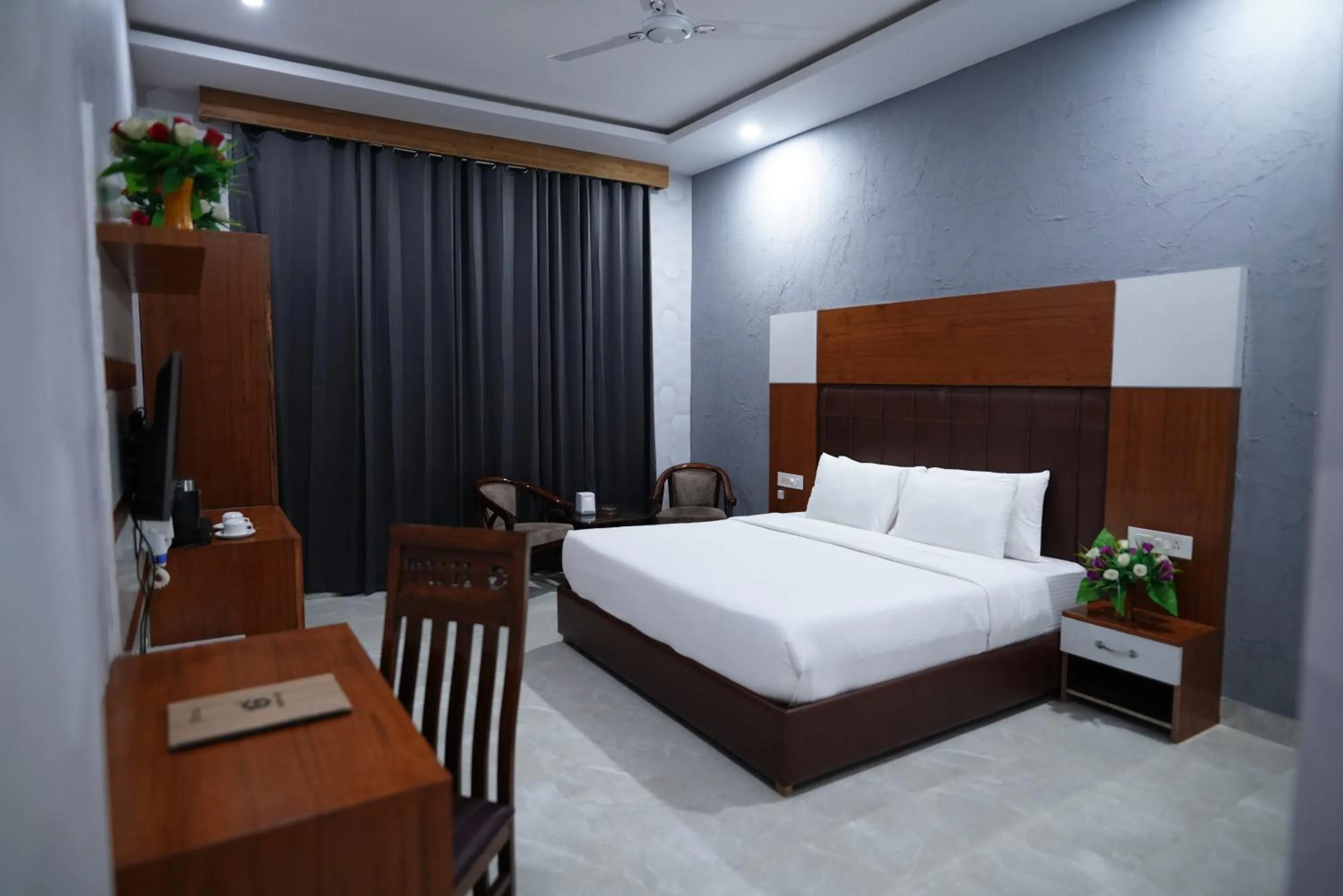 Property building in Golden Hut, Derabassi