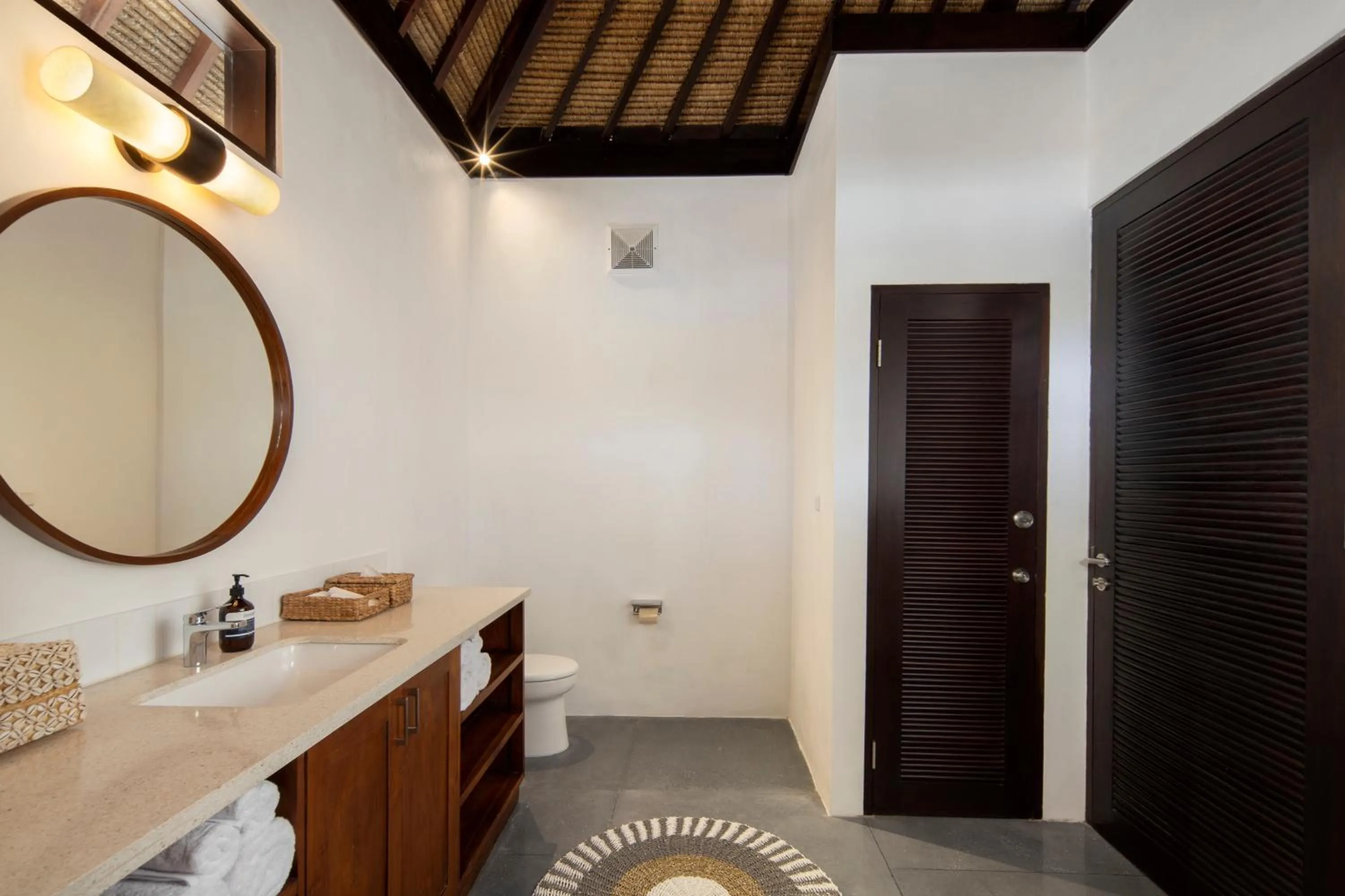 Toilet in Mocean Beach Resort