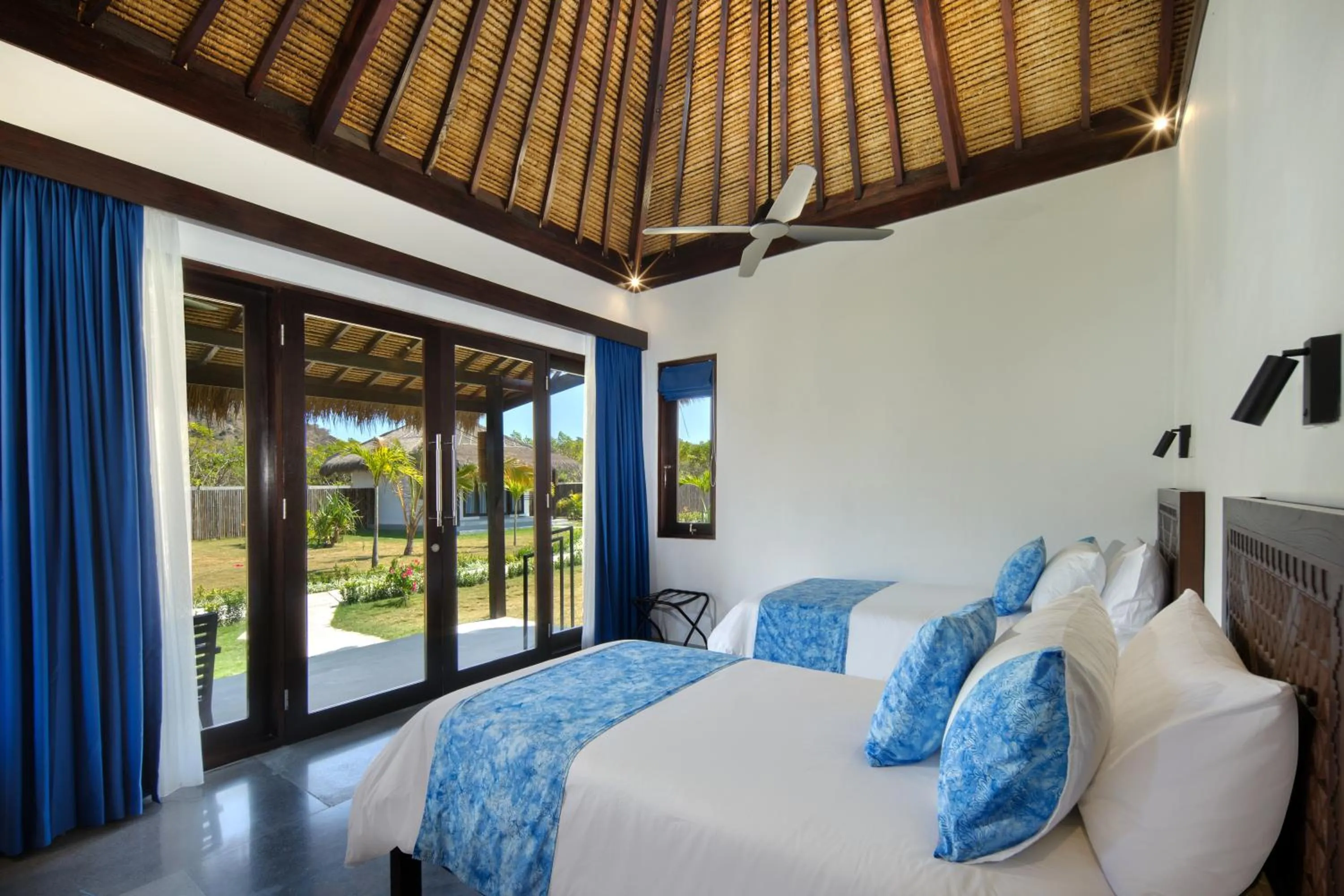 Bed in Mocean Beach Resort