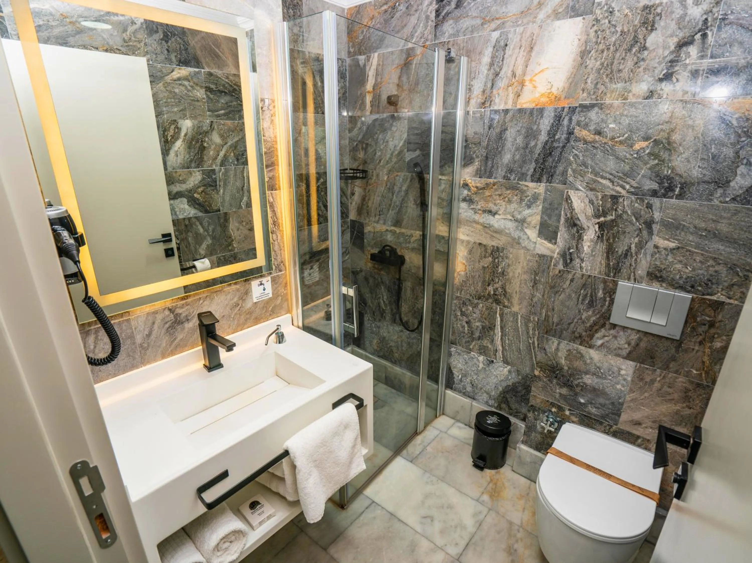 Shower in 216 Station Suite Gebze