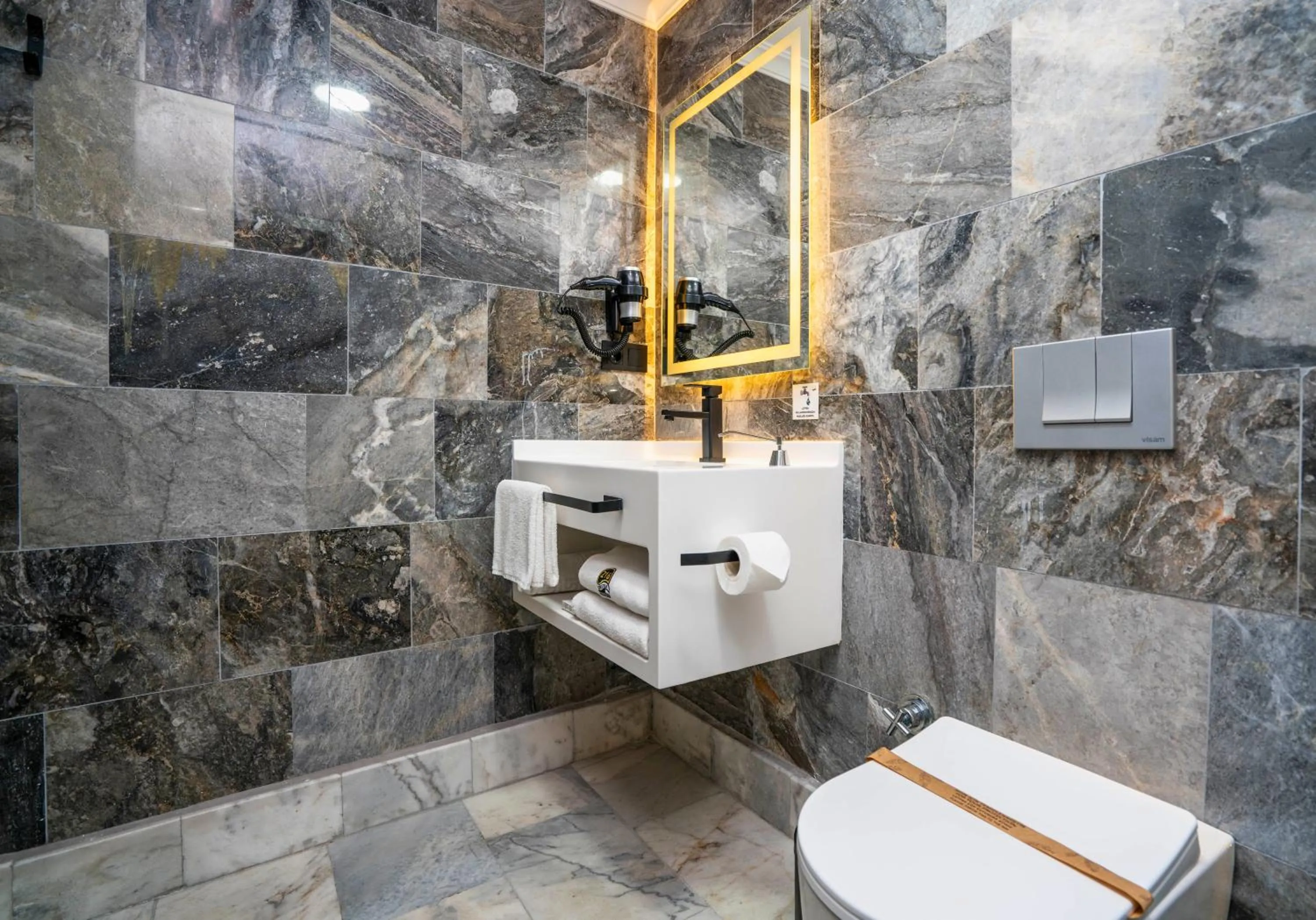 Shower in 216 Station Suite Gebze