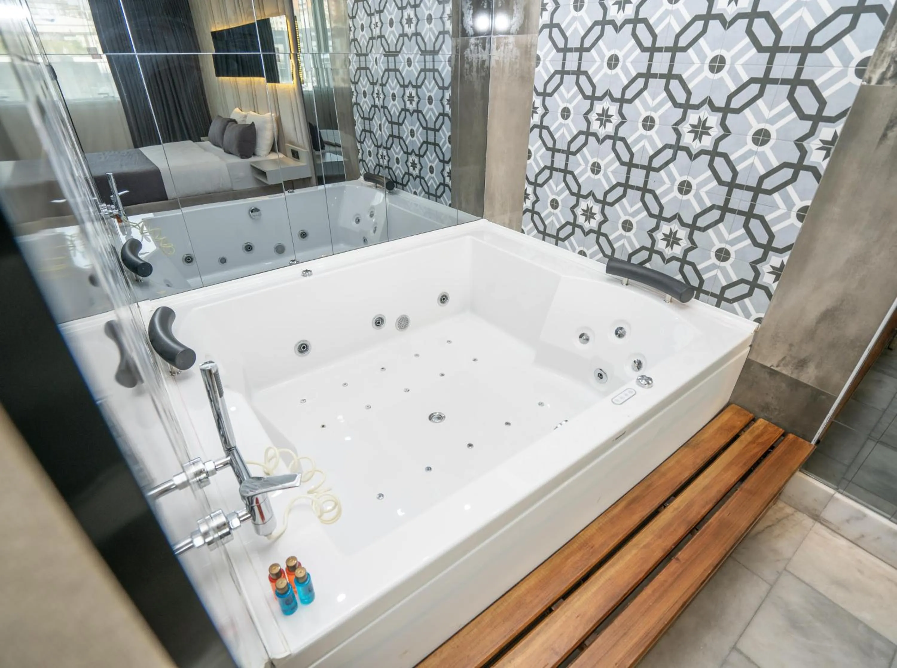 Bath in 216 Station Suite Gebze