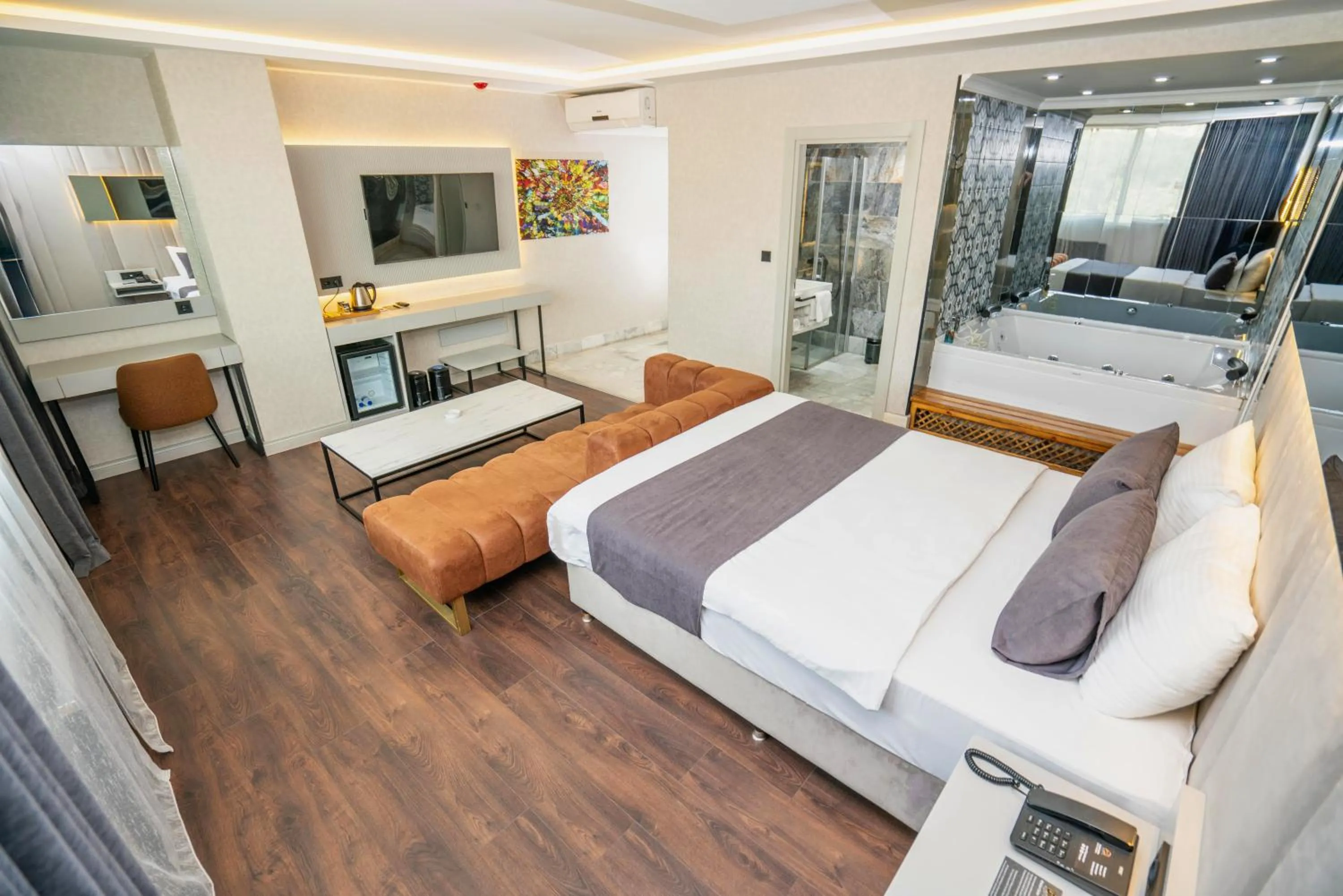 Photo of the whole room, Bed in 216 Station Suite Gebze