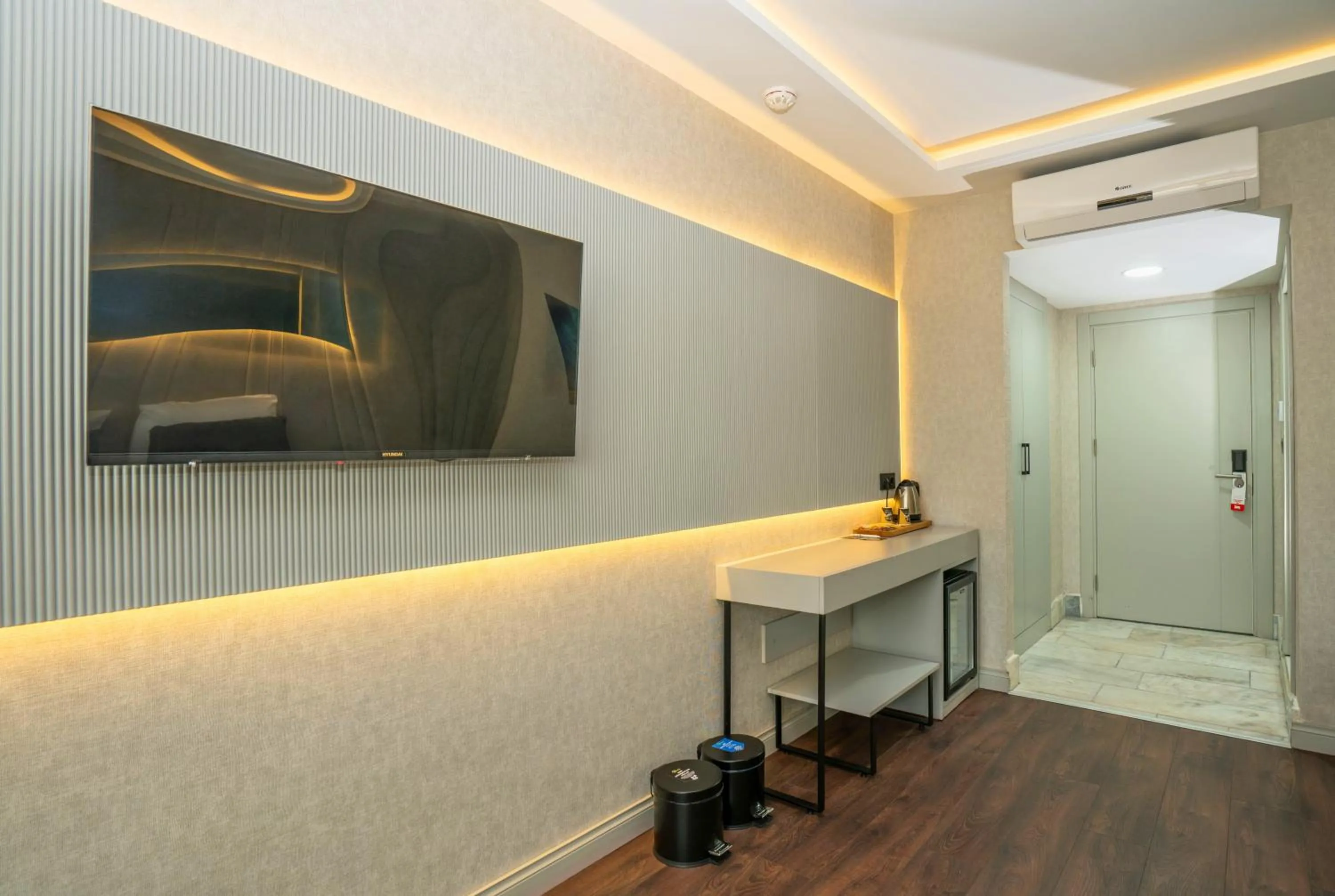 TV and multimedia in 216 Station Suite Gebze