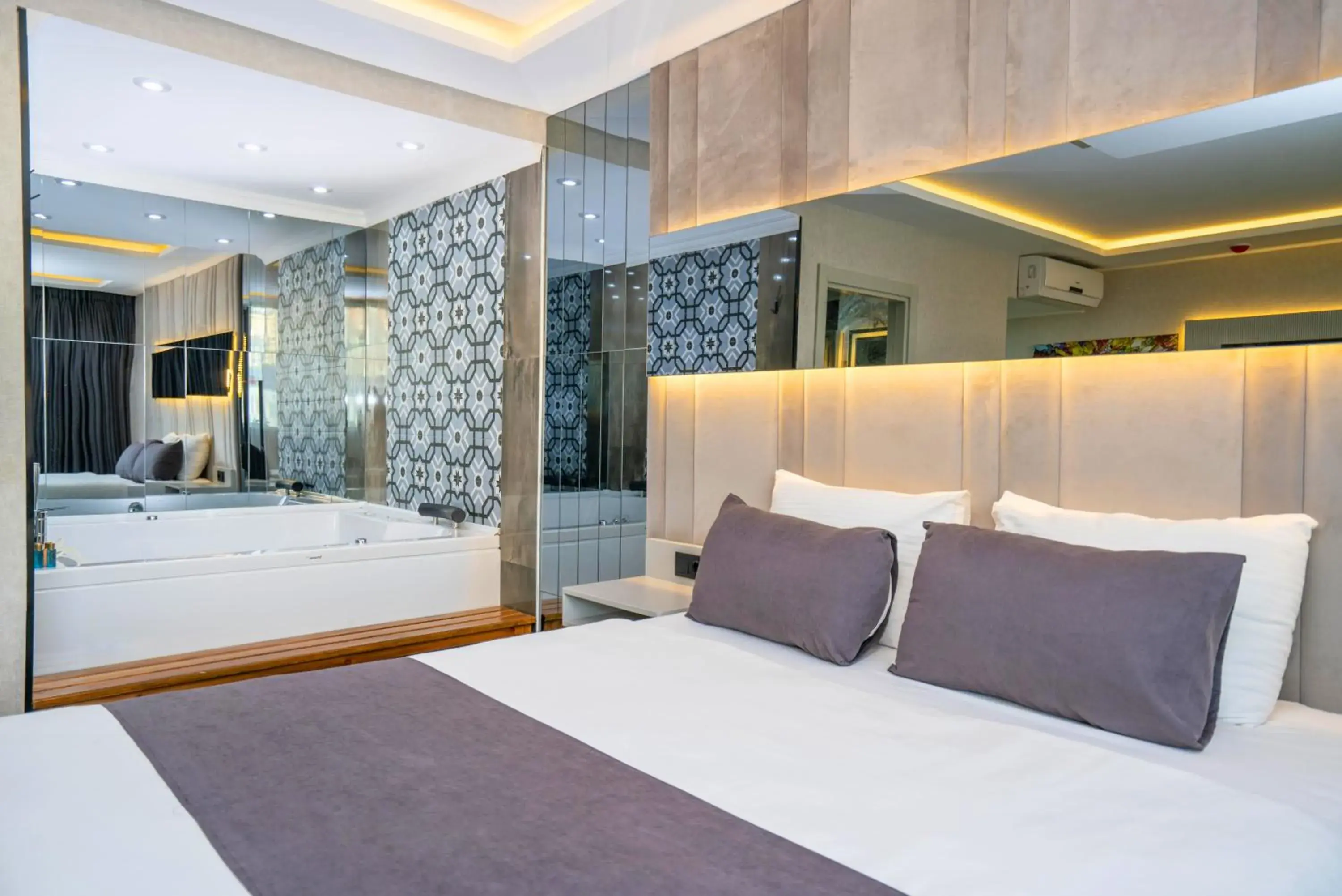 Deluxe King Suite - single occupancy in 216 Station Suite Gebze Deluxe King Suite - single occupancy in 216 Station Suite Gebze