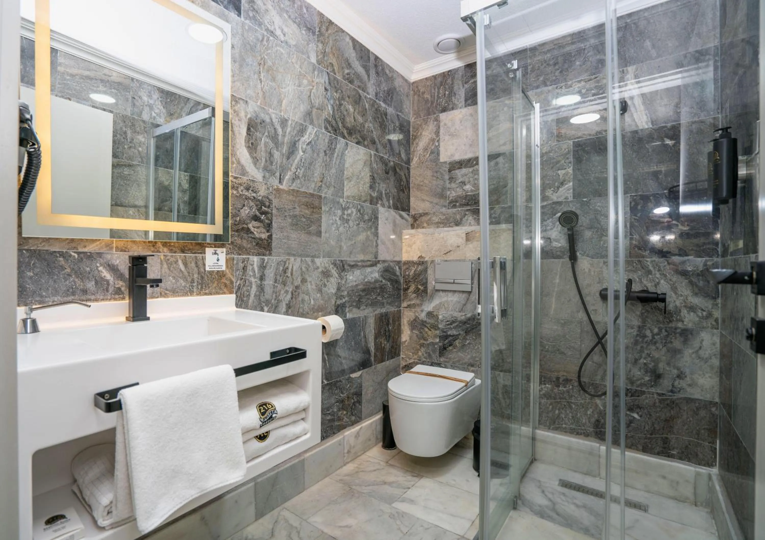 Toilet in 216 Station Suite Gebze