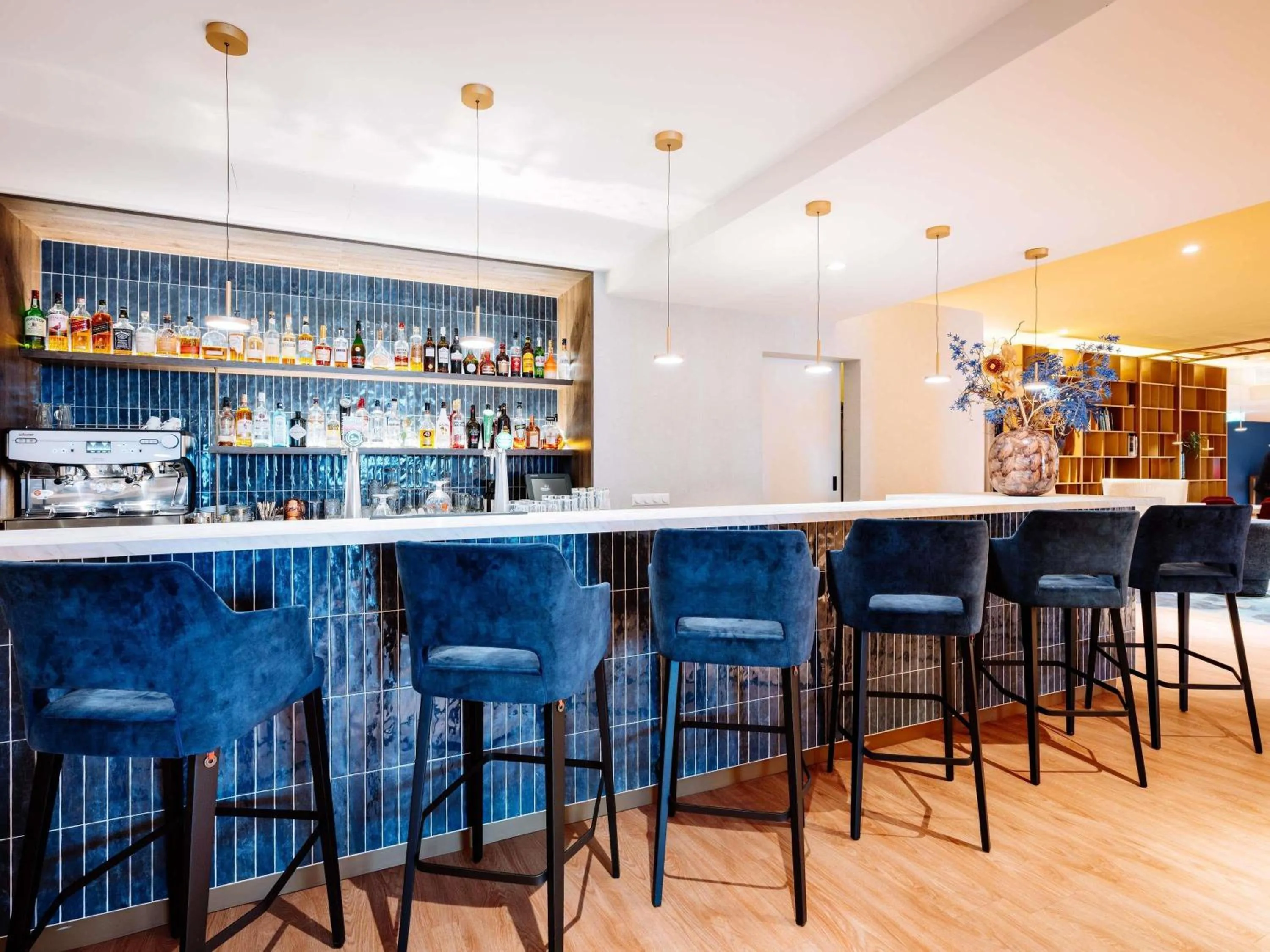 Lounge or bar in Novotel Den Haag World Forum