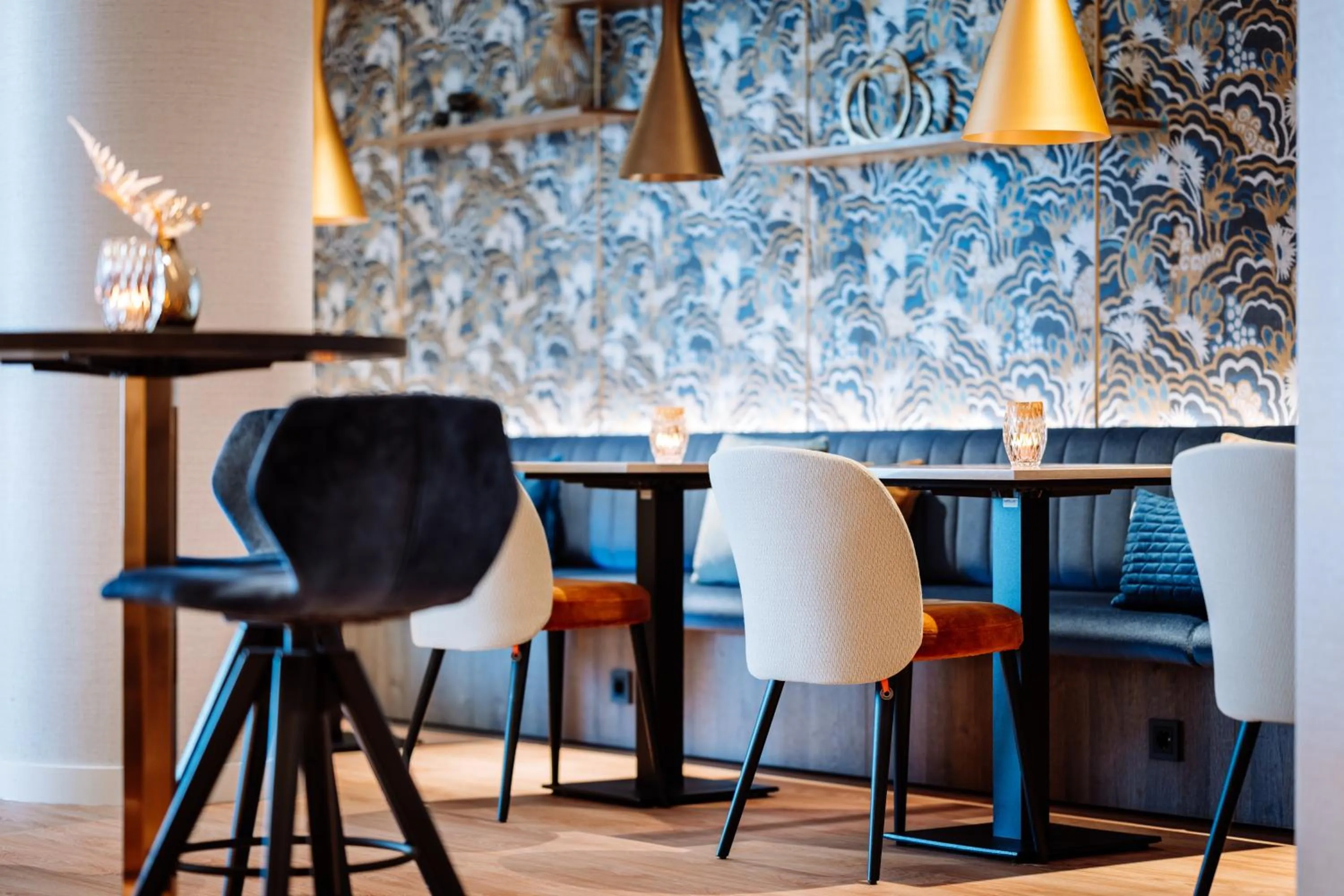 Seating area in Novotel Den Haag World Forum