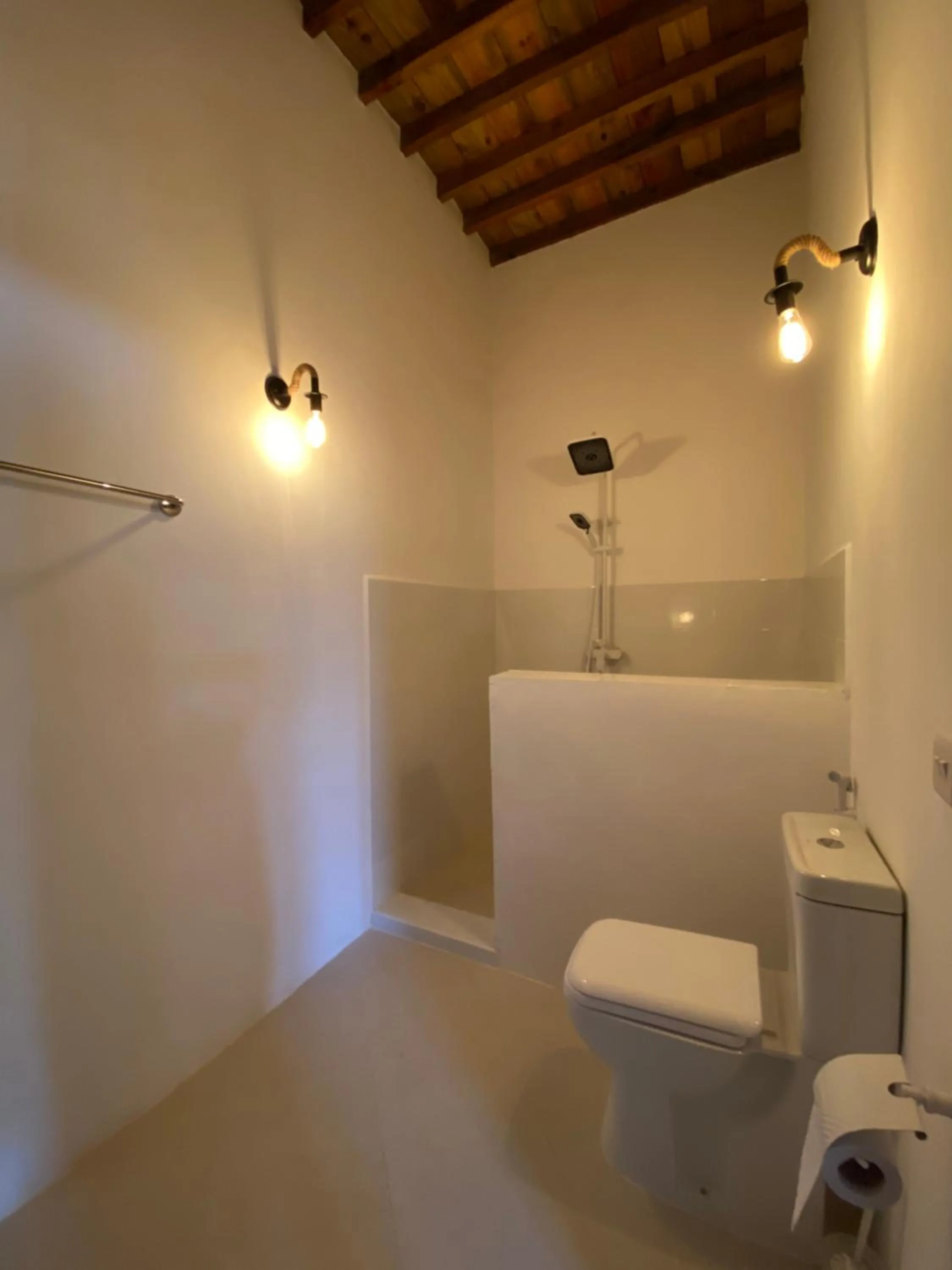 Shower in Cactus lodge Zanzibar