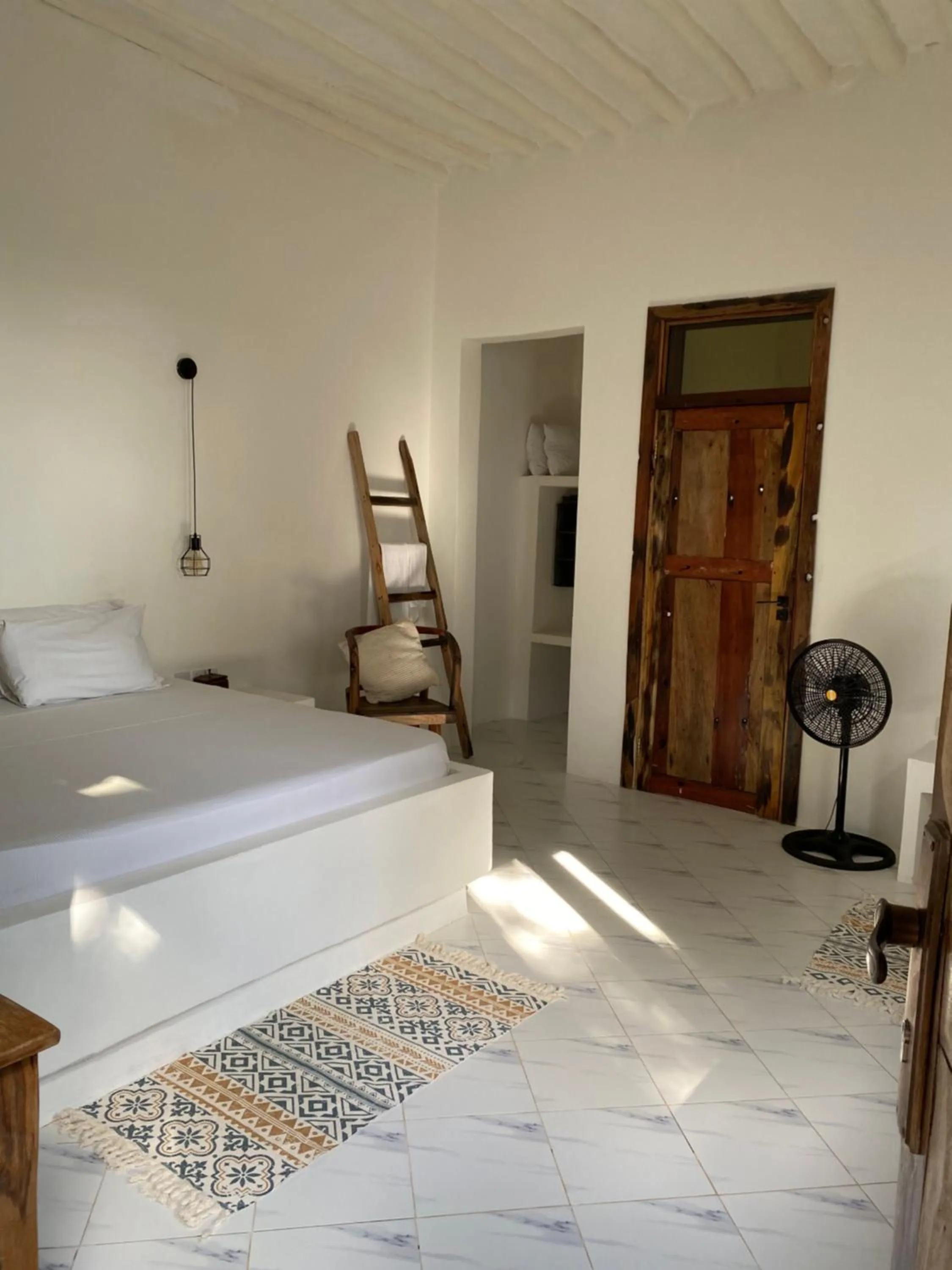 Photo of the whole room, Bed in Cactus lodge Zanzibar