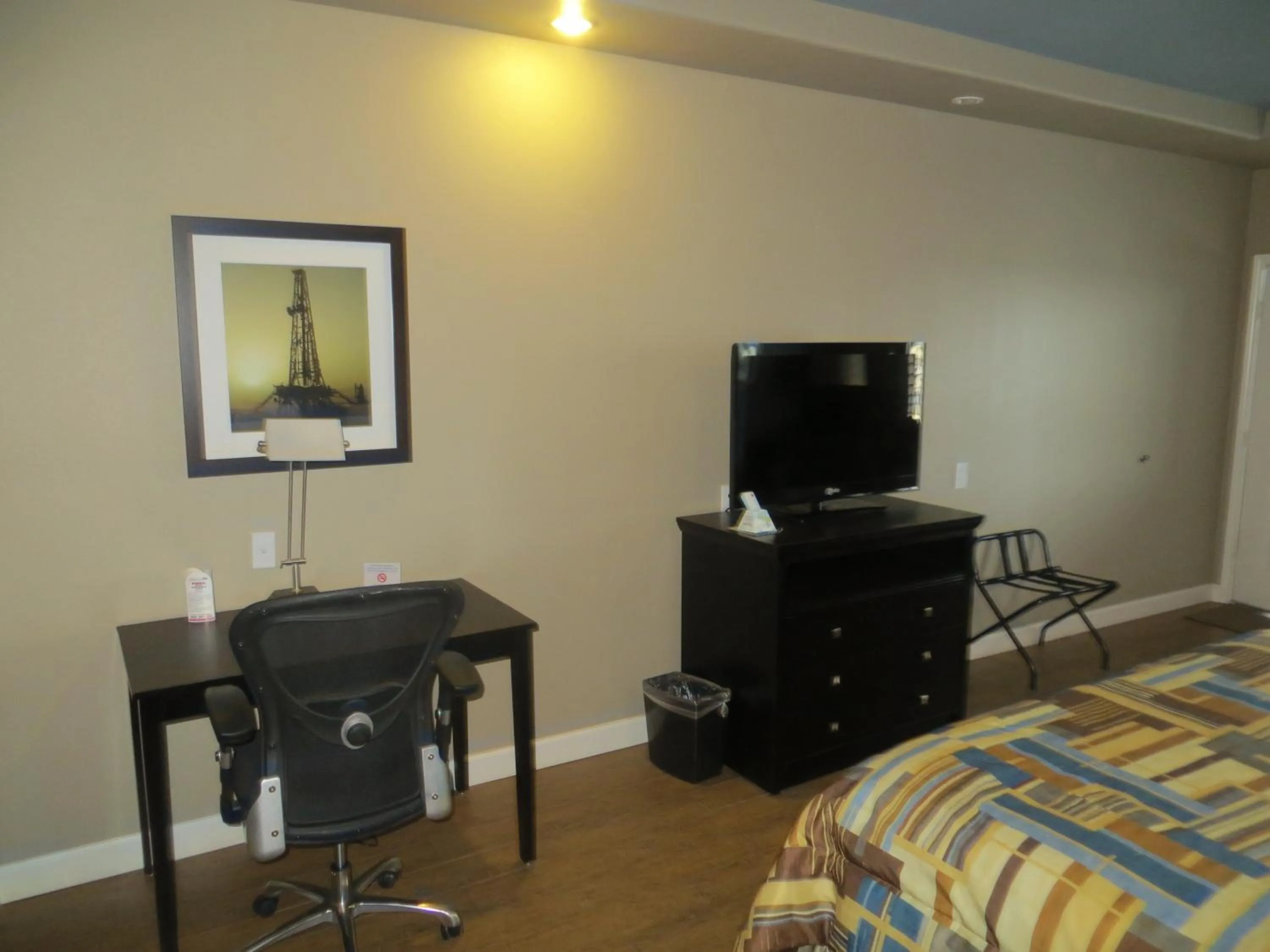 Bedroom, Bed in Black Gold Inn