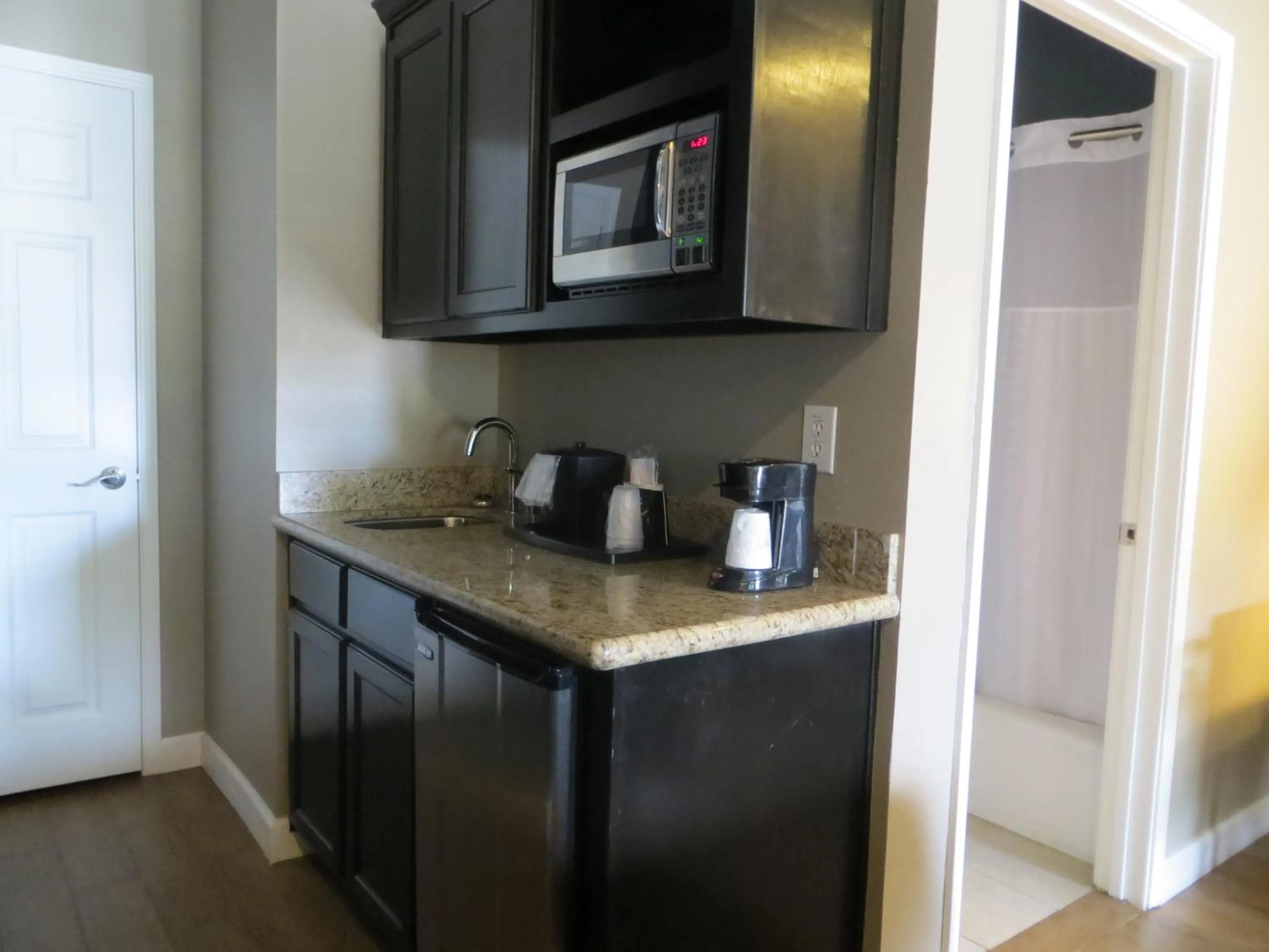 Coffee/tea facilities in Black Gold Inn