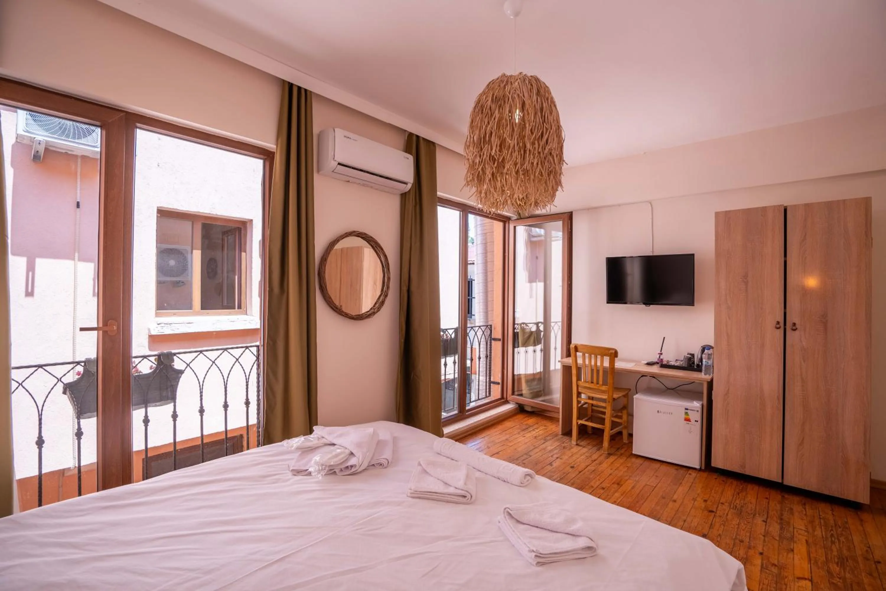 Photo of the whole room, Bed in CasaLyma Ayvalık