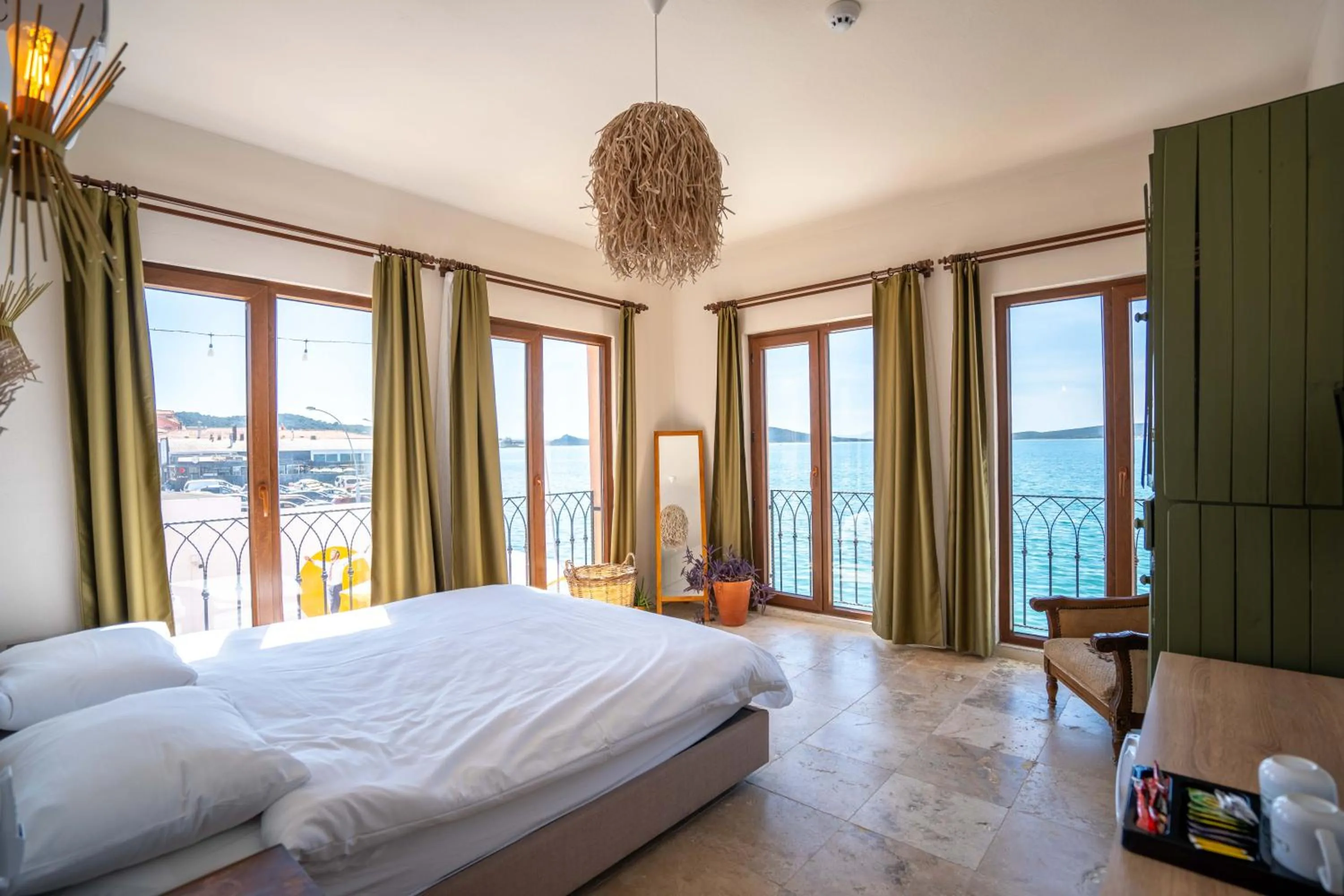 Photo of the whole room, Bed in CasaLyma Ayvalık