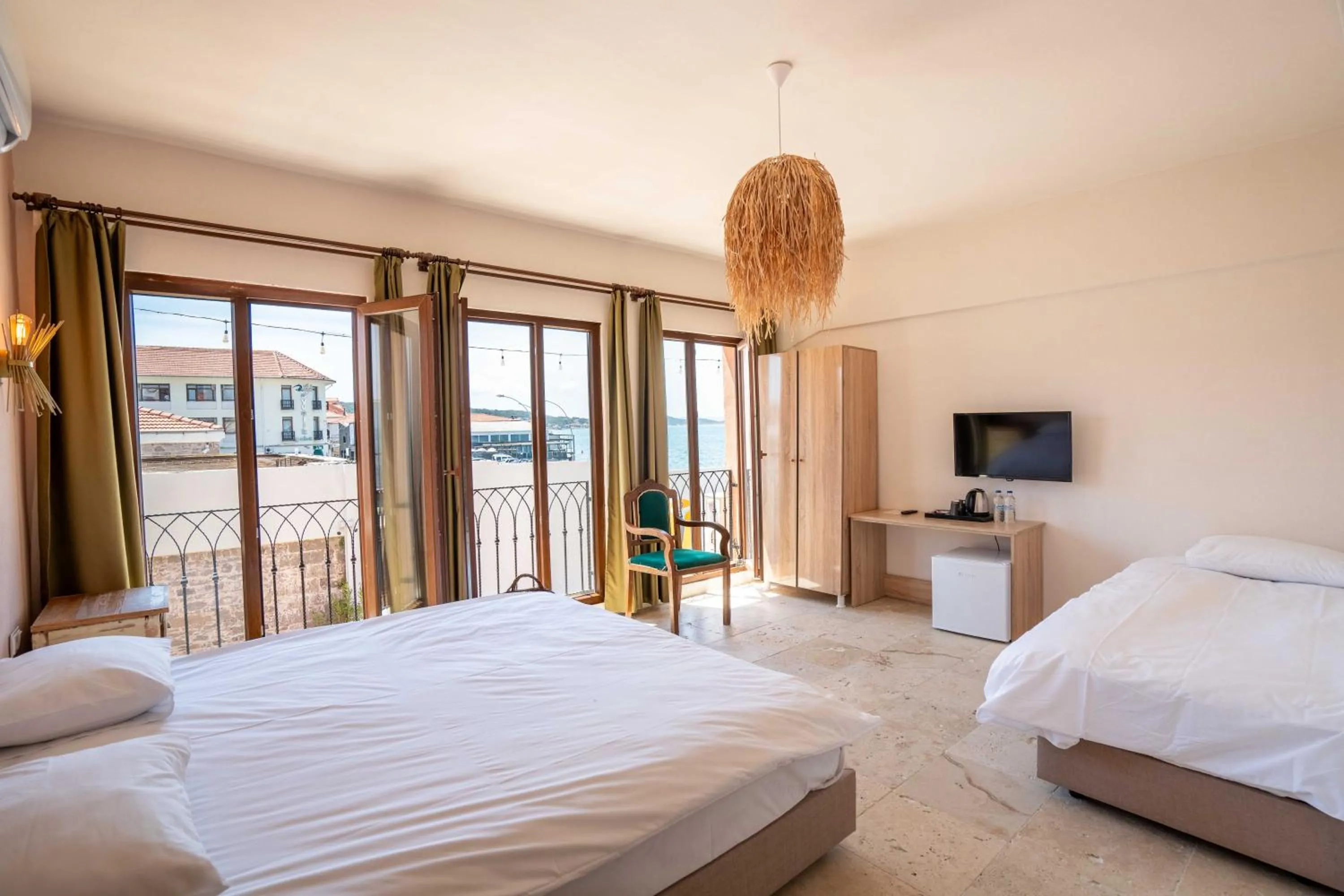 Photo of the whole room, Bed in CasaLyma Ayvalık