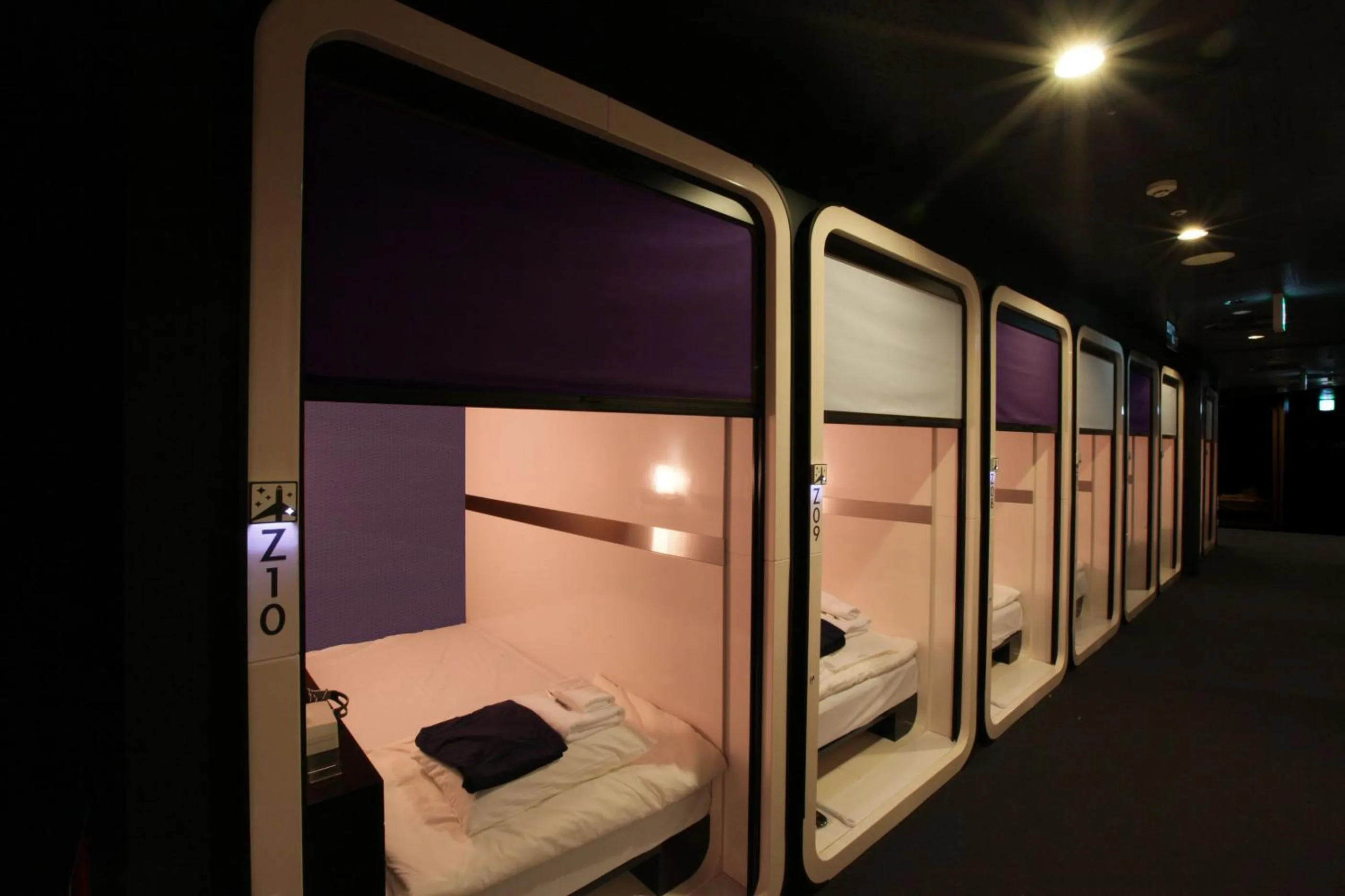 Photo of the whole room, Bed in First Cabin Hakata