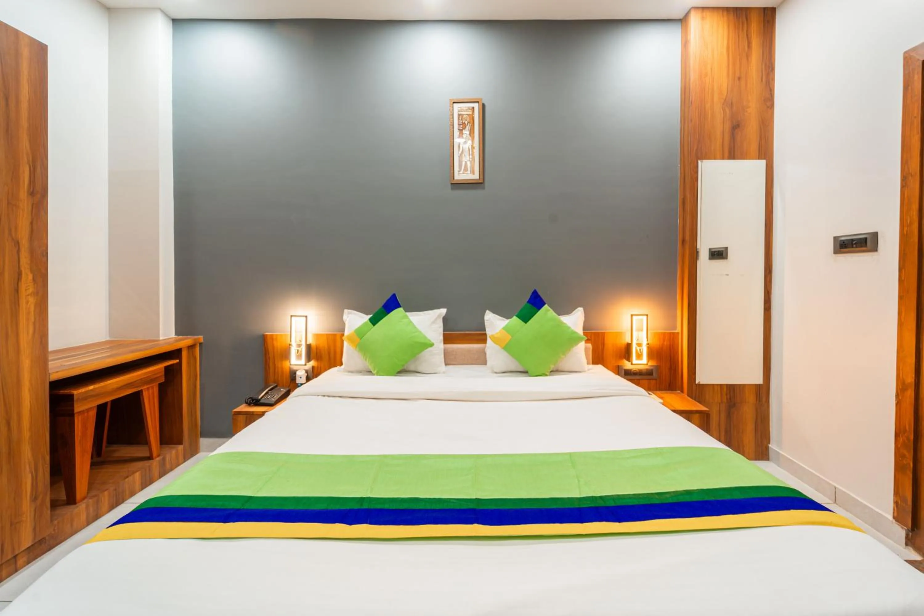 Bedroom, Bed in Treebo Lake City