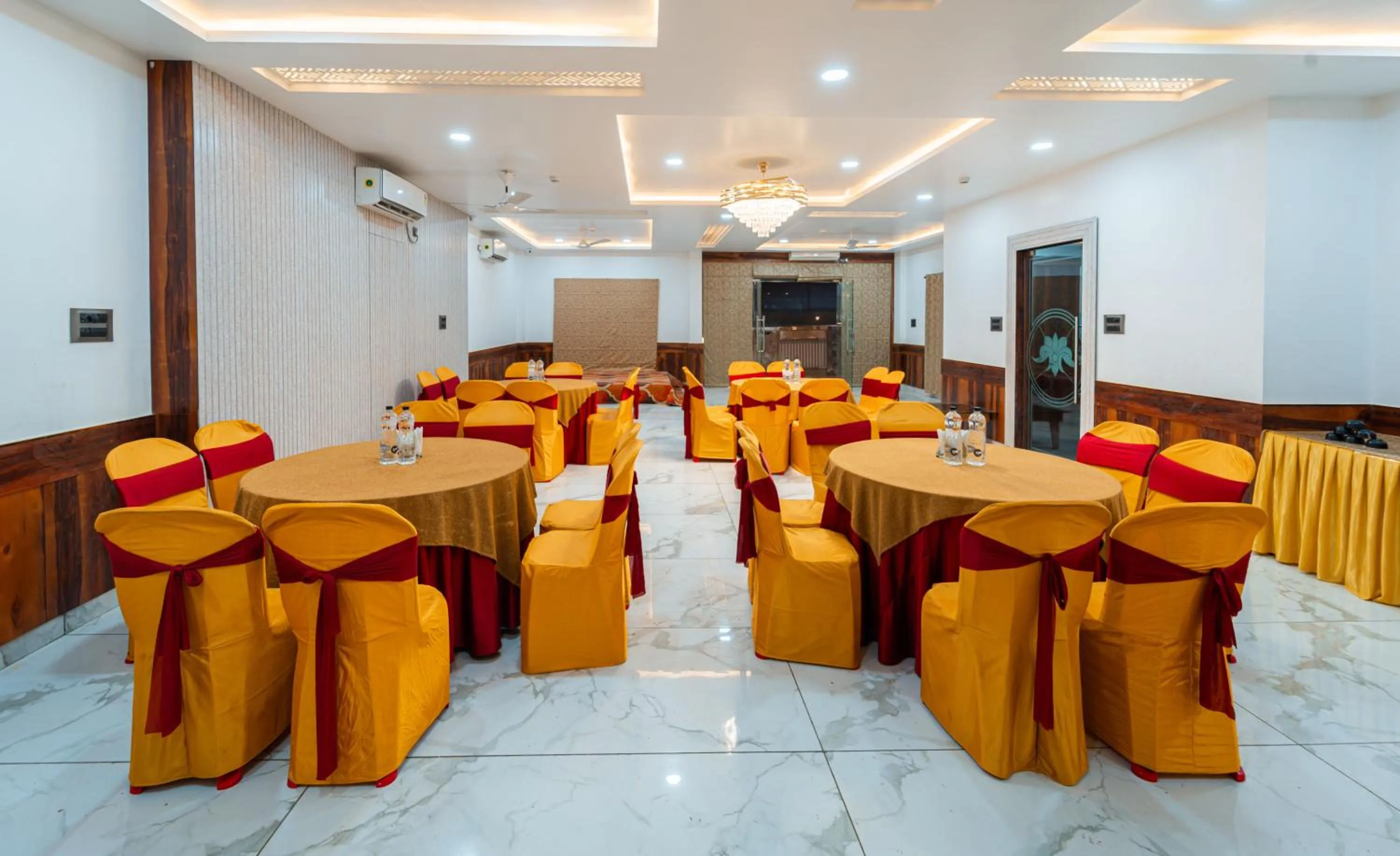 Banquet/Function facilities in Treebo Lake City