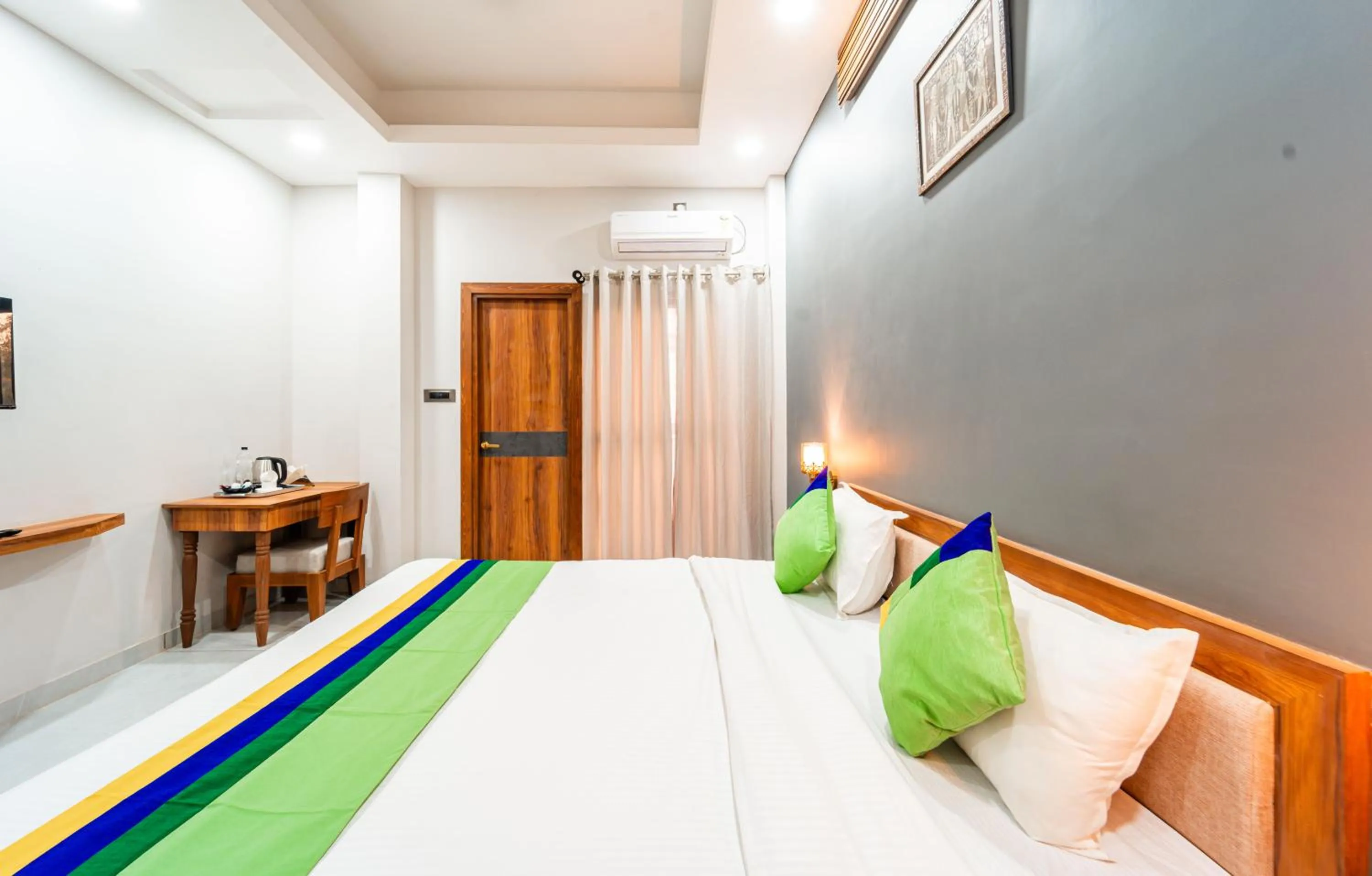 Bed in Treebo Lake City