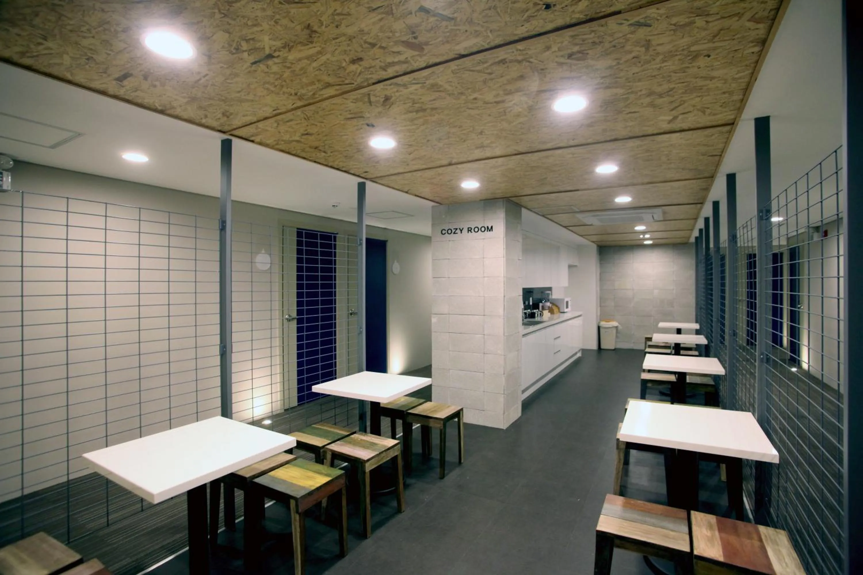 Restaurant/places to eat in KSTAR METRO Hotel