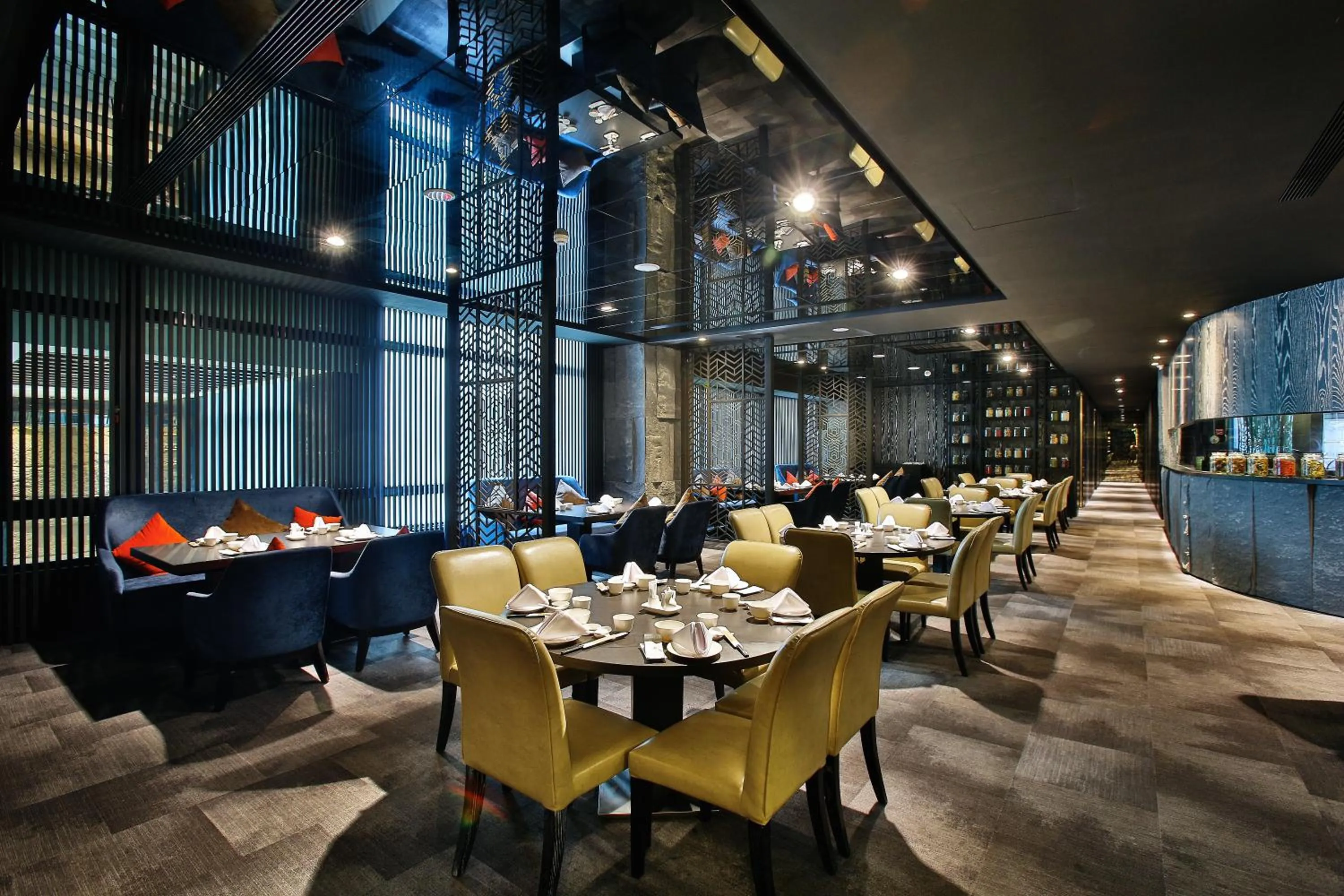 Restaurant/places to eat in Queena Plaza Hotel