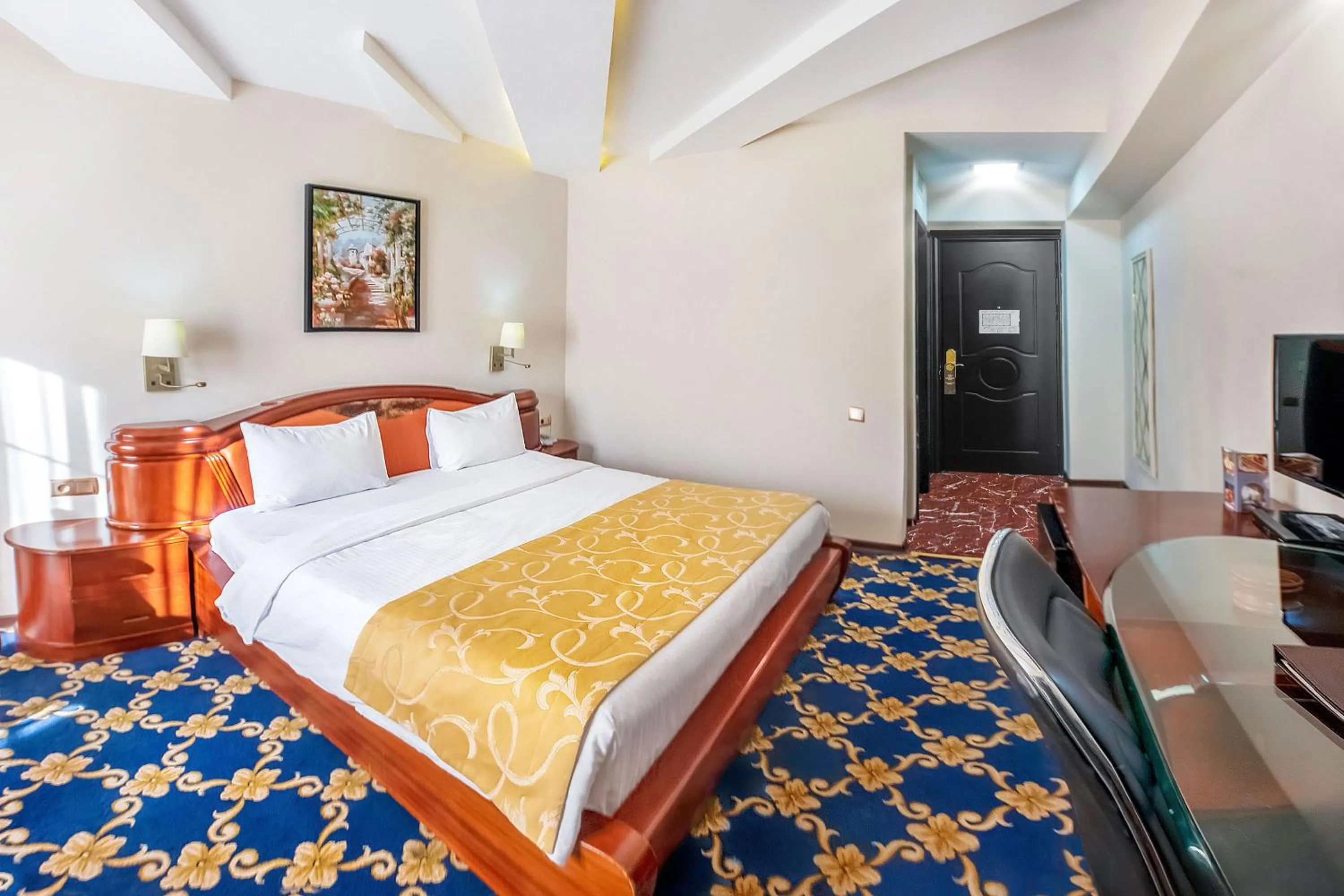 Communal lounge/ TV room, Bed in Cron Palace kosher Tbilisi Hotel