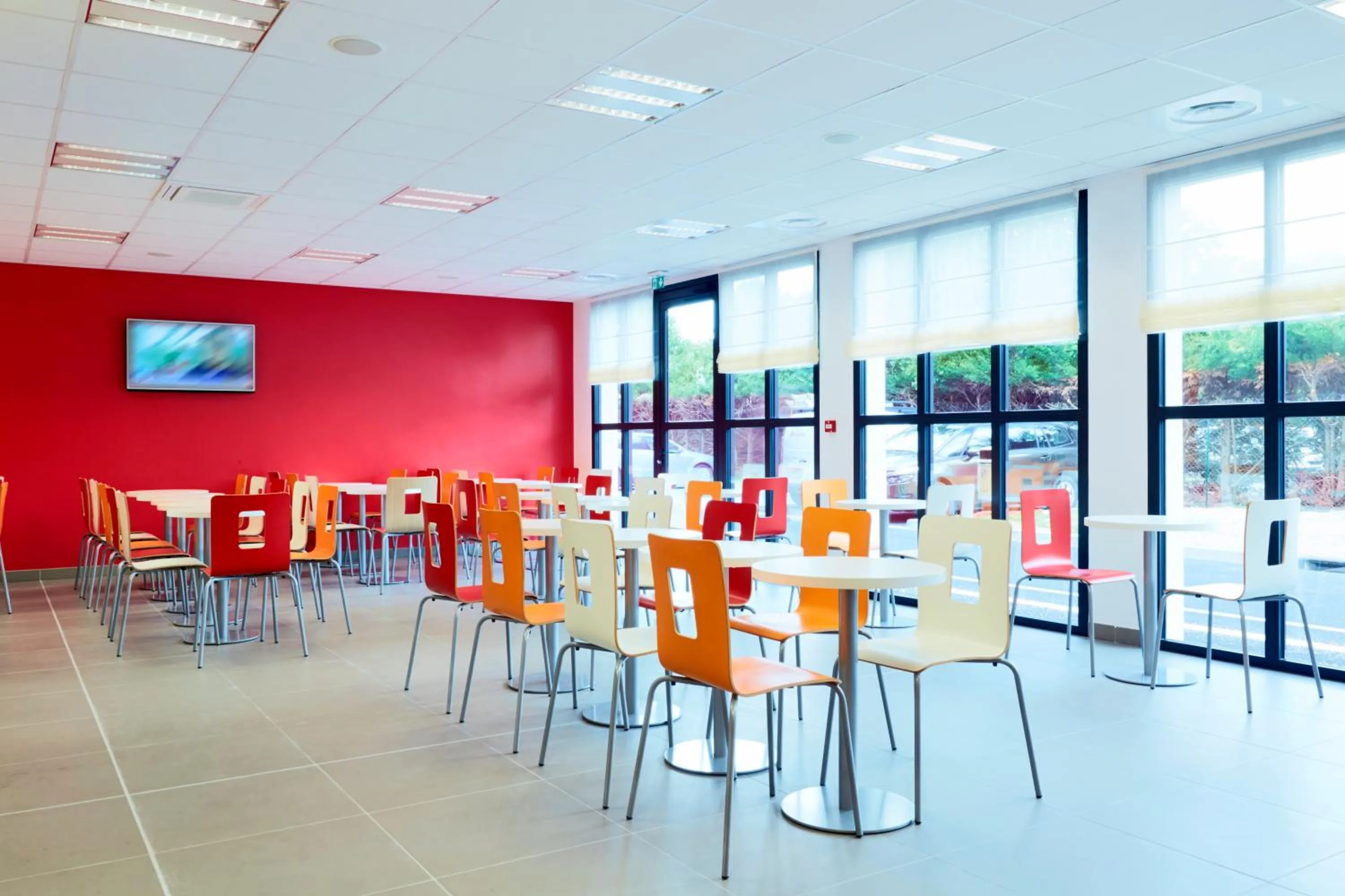 Restaurant/places to eat in Premiere Classe Bordeaux Ouest - Mérignac Aéroport