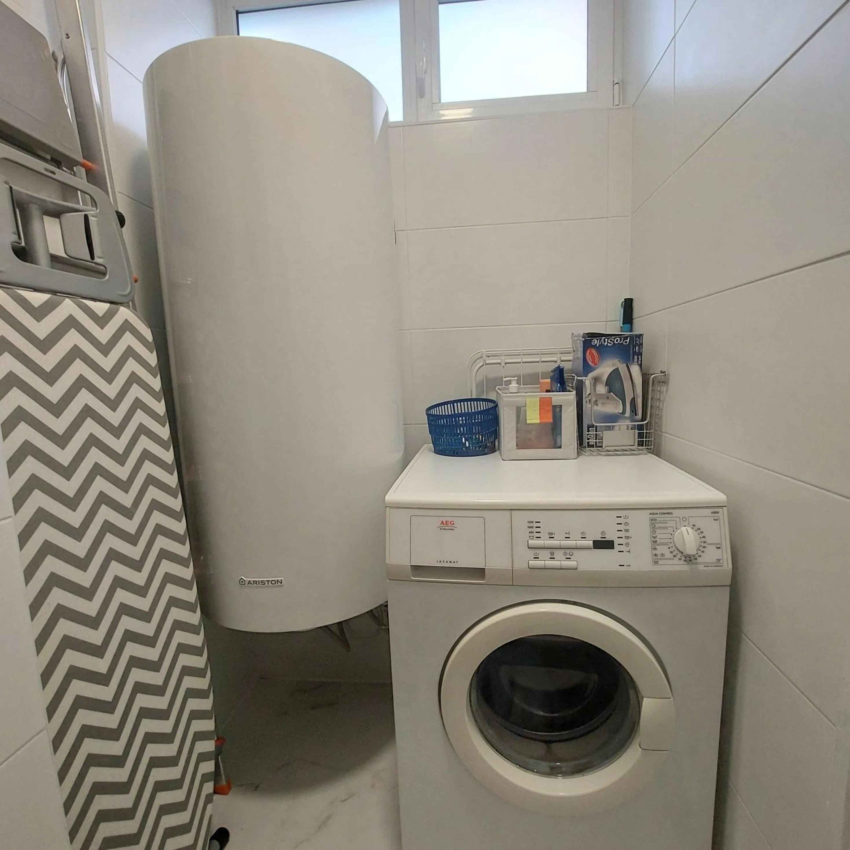 flat iron in OLIVA 50 - 4 Bedrooms and Office - 3 Bathrooms - Near Lisbon Expo & Airport
