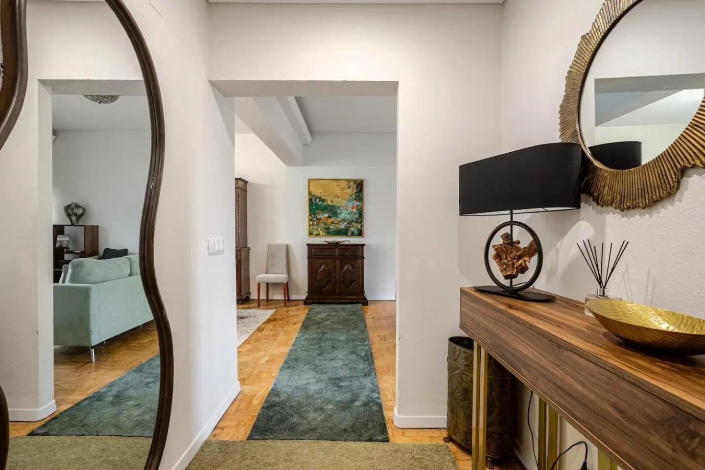 Property building in OLIVA 50 - 4 Bedrooms and Office - 3 Bathrooms - Near Lisbon Expo & Airport