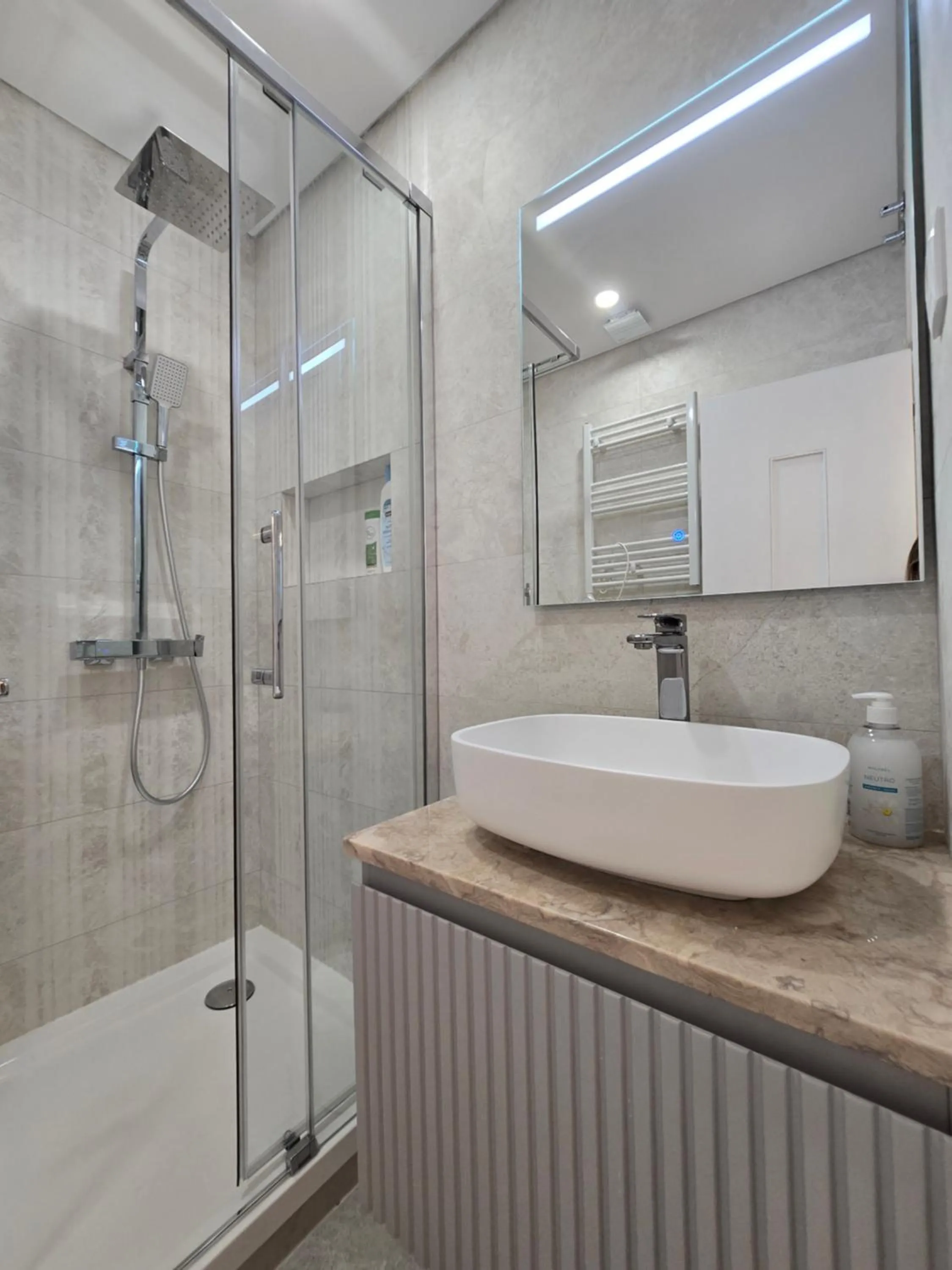 Bathroom in OLIVA 50 - 4 Bedrooms and Office - 3 Bathrooms - Near Lisbon Expo & Airport