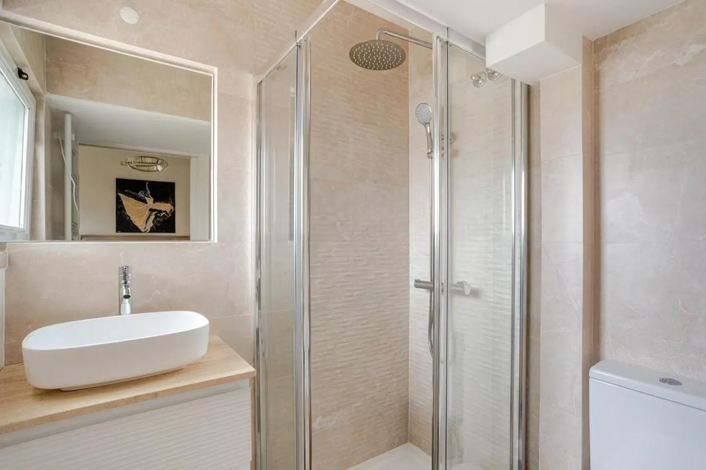 Bathroom in OLIVA 50 - 4 Bedrooms and Office - 3 Bathrooms - Near Lisbon Expo & Airport