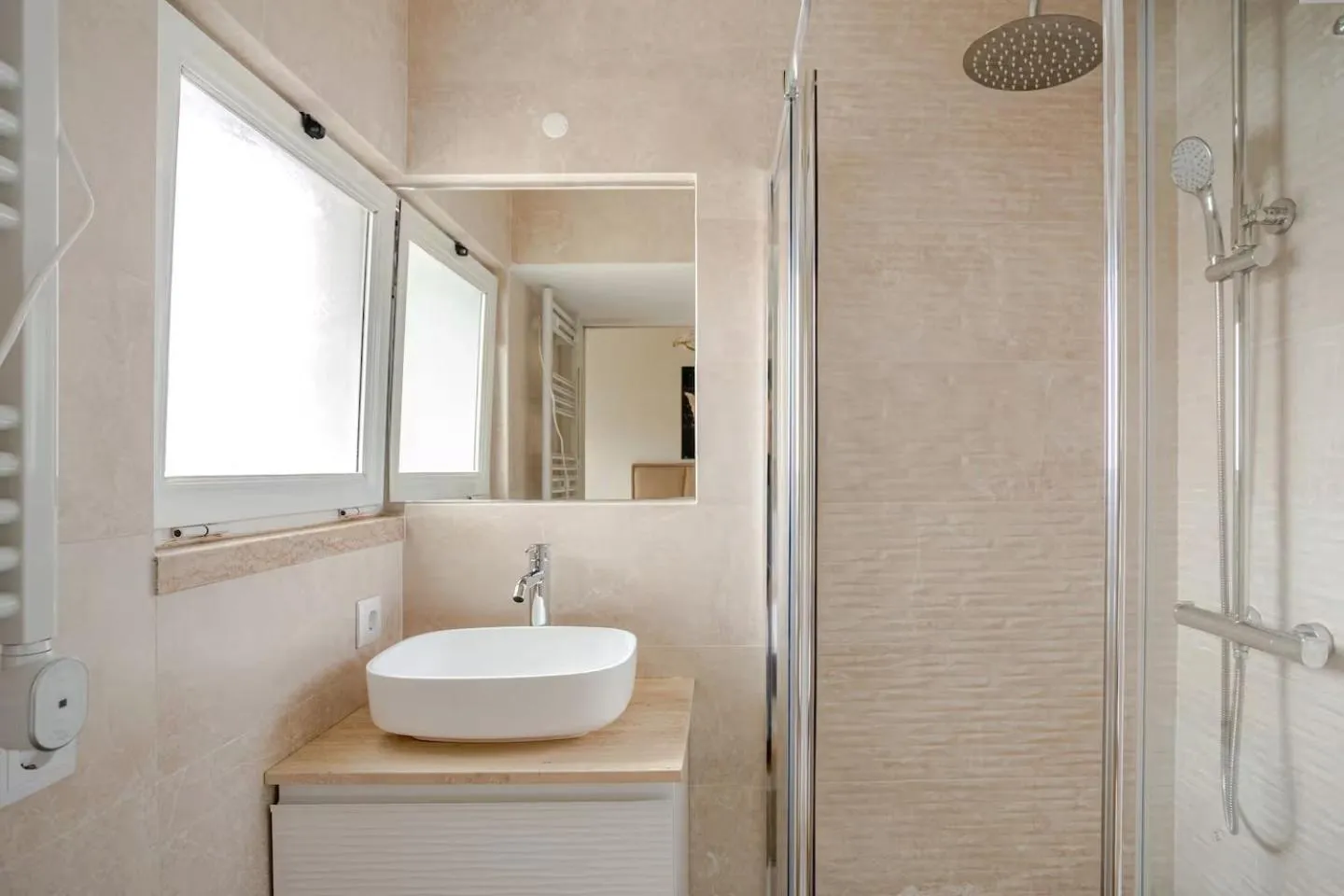 Bathroom in OLIVA 50 - 4 Bedrooms and Office - 3 Bathrooms - Near Lisbon Expo & Airport