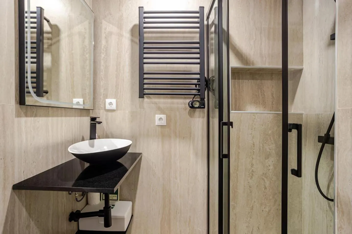 Bathroom in OLIVA 50 - 4 Bedrooms and Office - 3 Bathrooms - Near Lisbon Expo & Airport