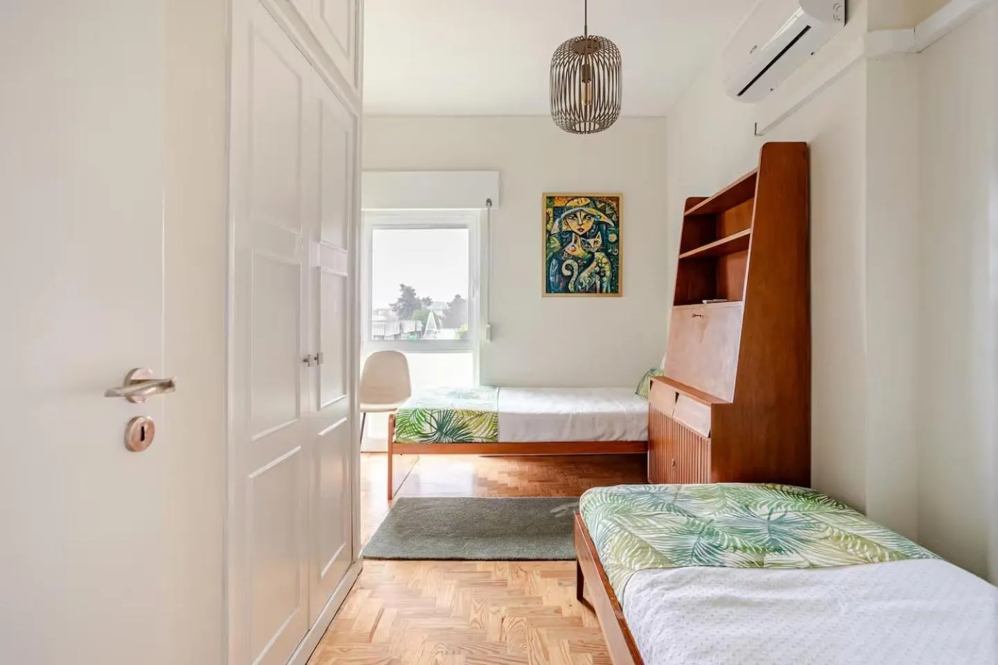 Bed in OLIVA 50 - 4 Bedrooms and Office - 3 Bathrooms - Near Lisbon Expo & Airport