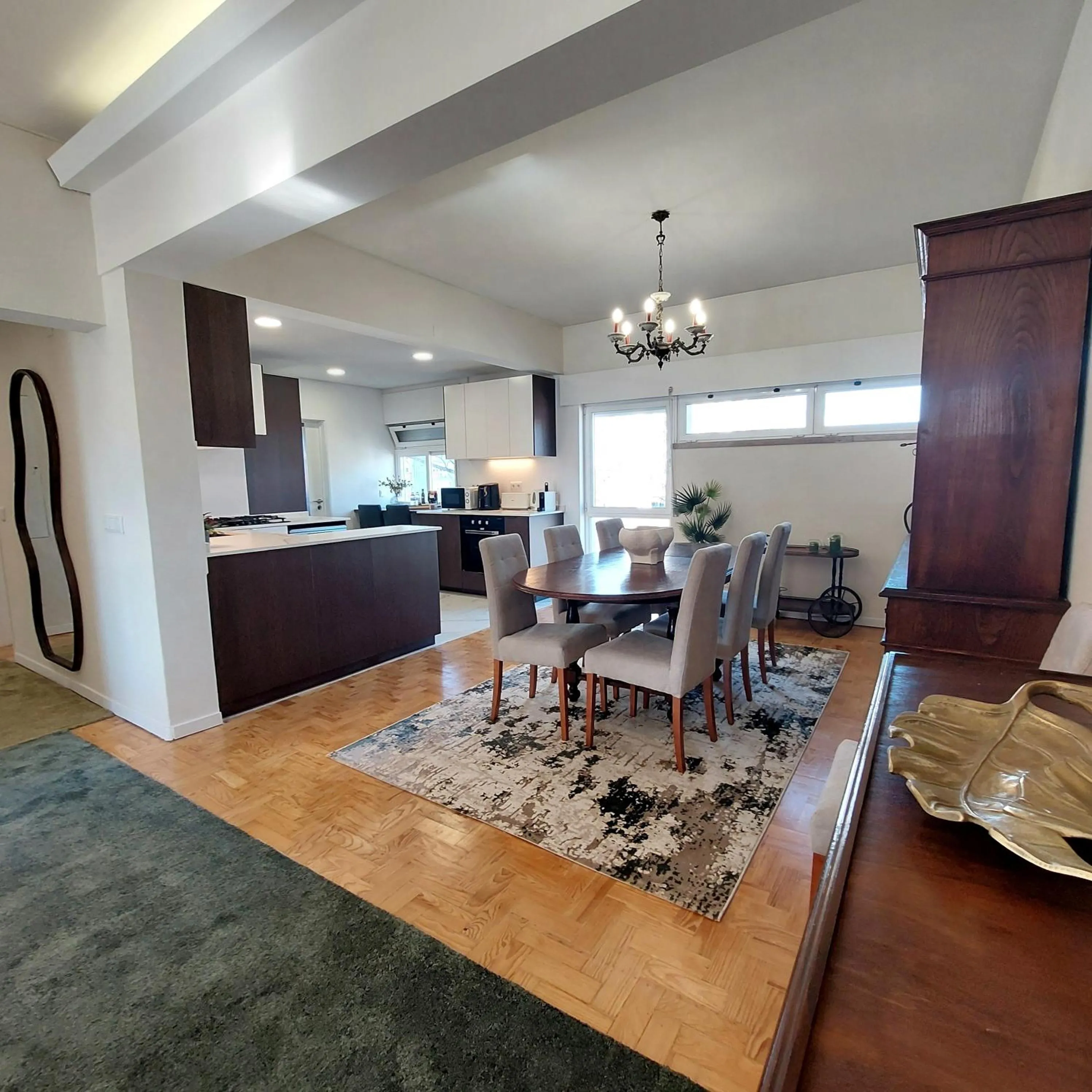 Kitchen or kitchenette in OLIVA 50 - 4 Bedrooms and Office - 3 Bathrooms - Near Lisbon Expo & Airport