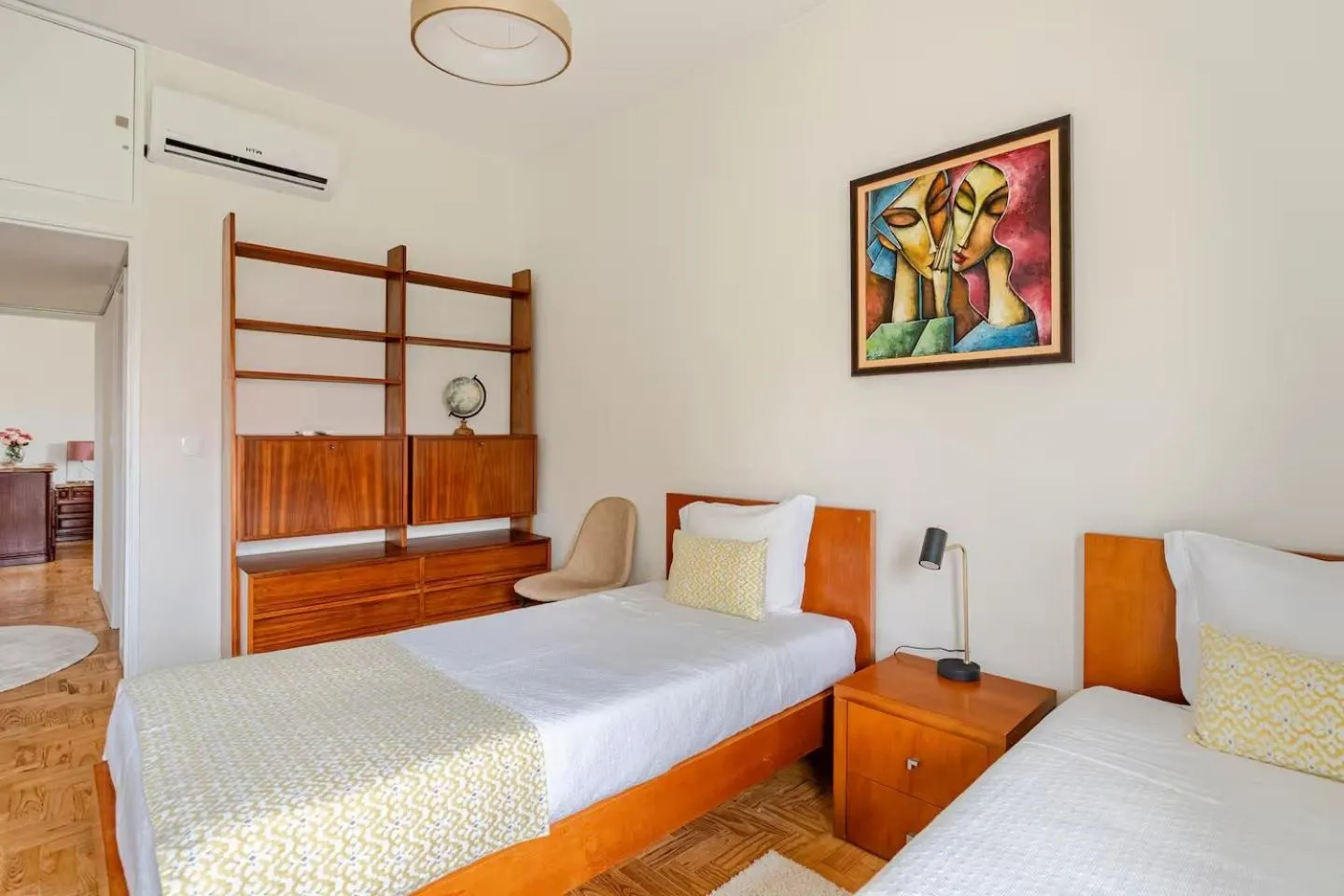 Bed in OLIVA 50 - 4 Bedrooms and Office - 3 Bathrooms - Near Lisbon Expo & Airport