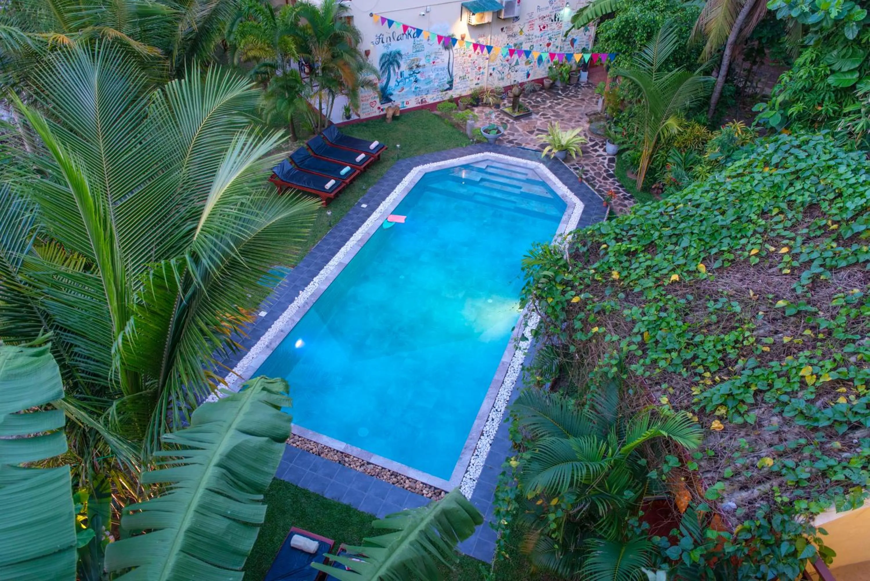 Swimming pool in Hotel Finlanka