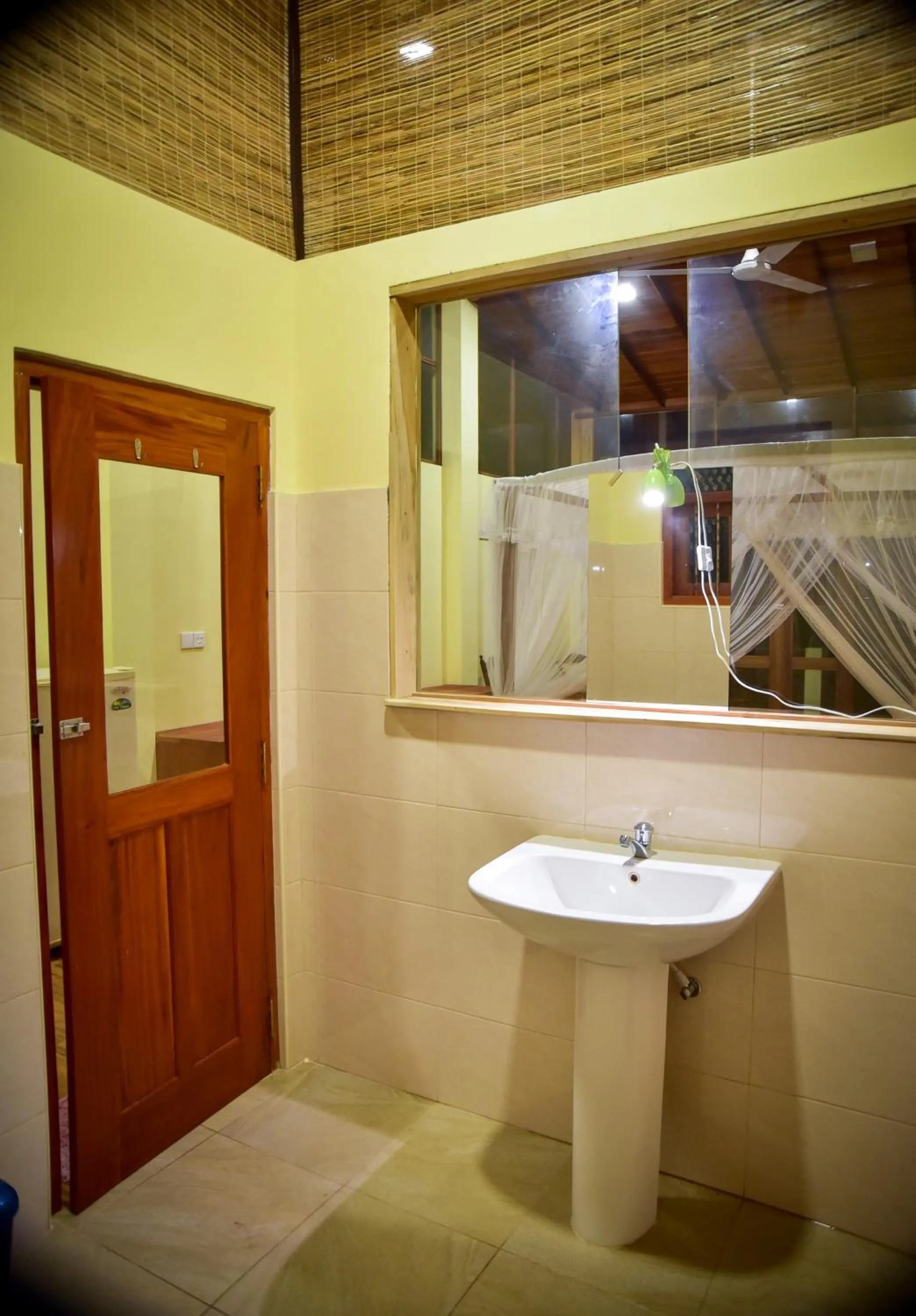 Restaurant/places to eat in Hotel Finlanka