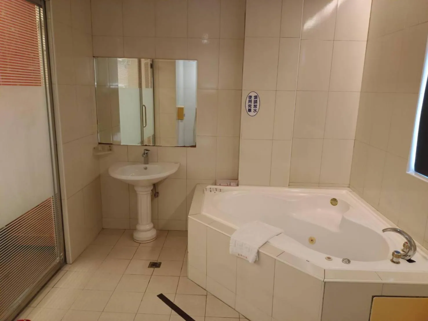 Bathroom in Wogo Hotel